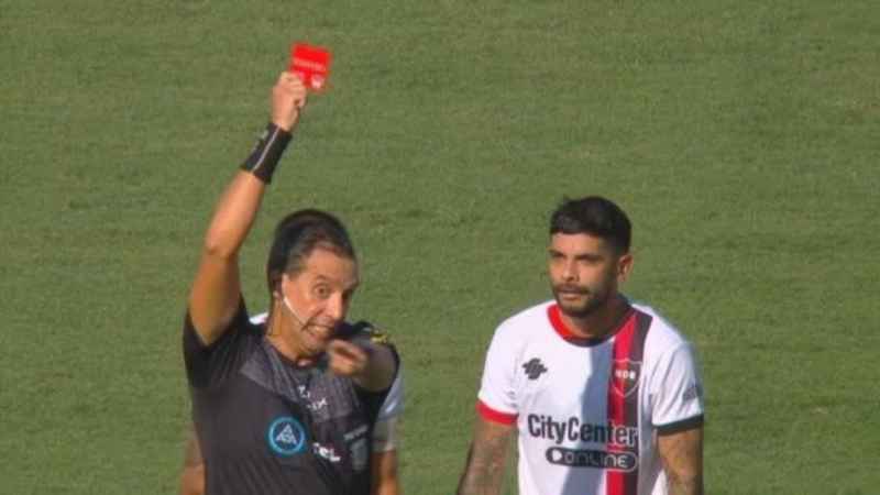 Déjà vu: Ever Banega expulsado nuevamente por Rapallini