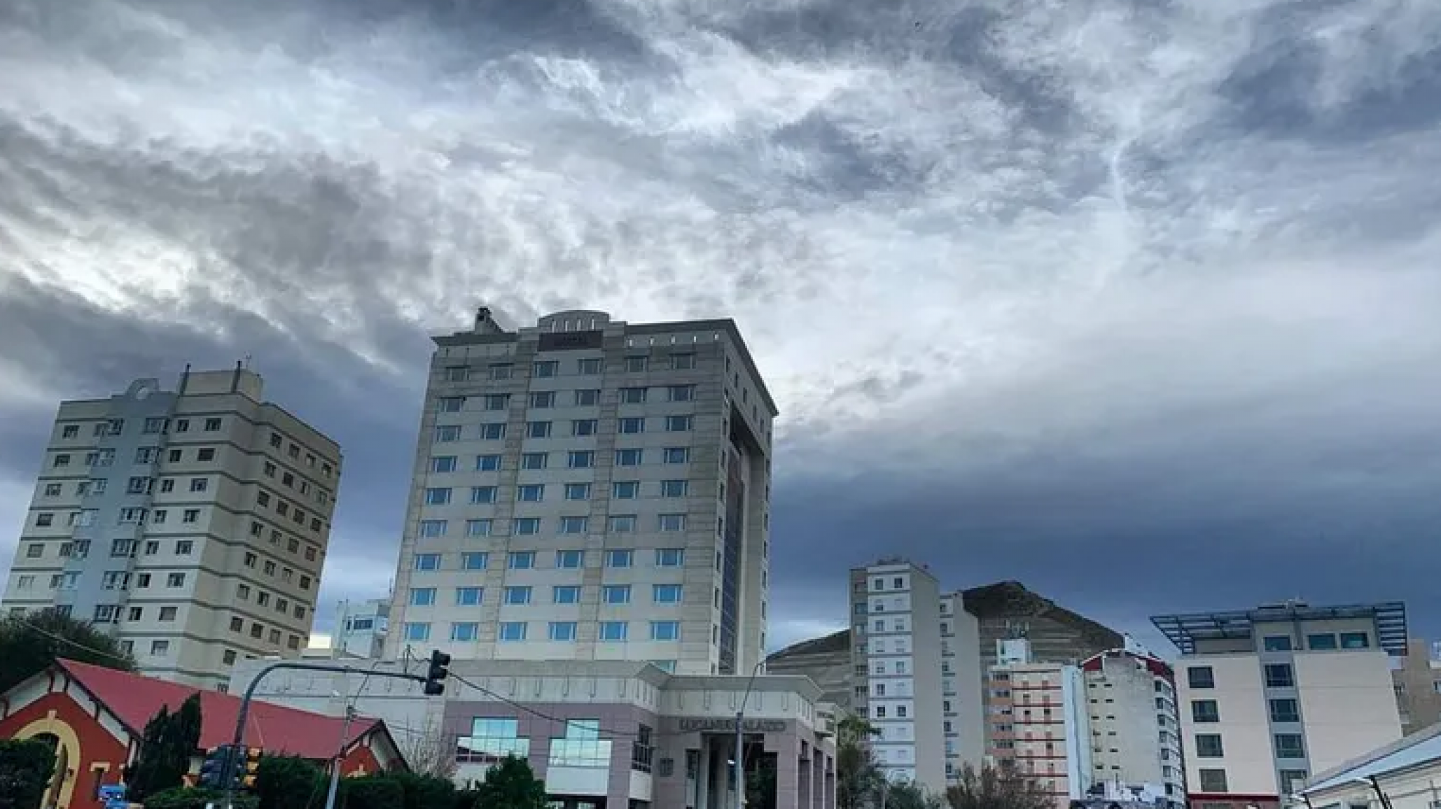 El pronóstico para hoy indica lluvias aisladas en la noche