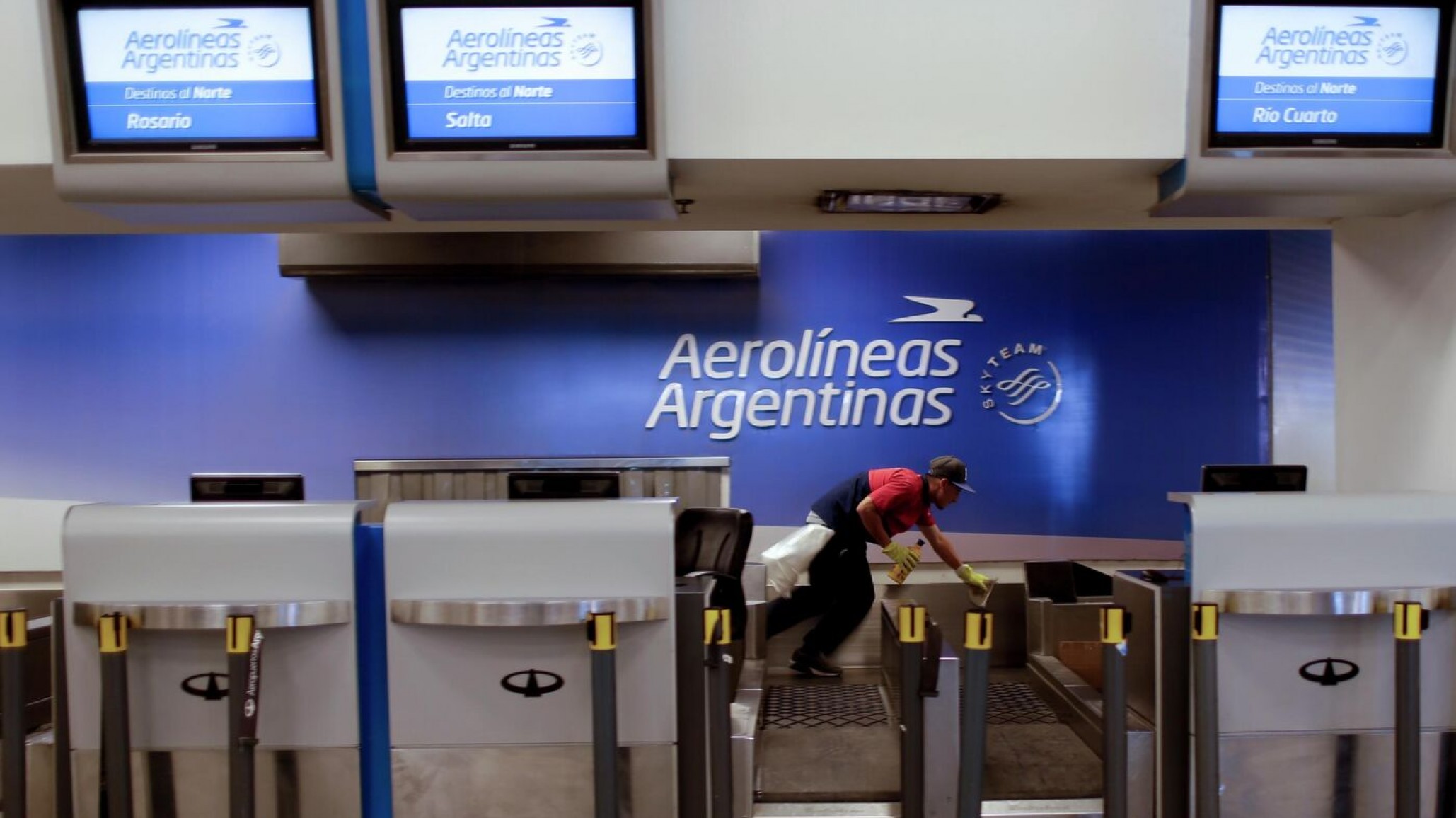 Crisis: Aerolíneas Argentinas comenzará a cobrar el equipaje por primera vez en la historia