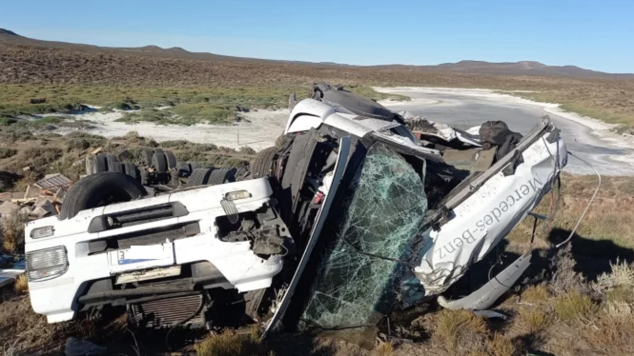 Tremendo accidente en Ruta 3: Camionero volcó, quedó atrapado y permanece en terapia intensiva