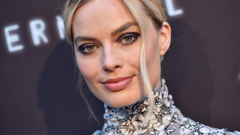 Margot Robbie de vacaciones en Chubut, visitó la isla del chef Francis Mallmann