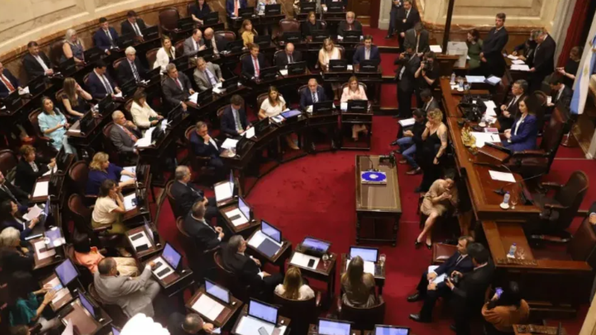 Inició la sesión en el Senado para debatir el DNU de Javier Milei, seguílo en vivo