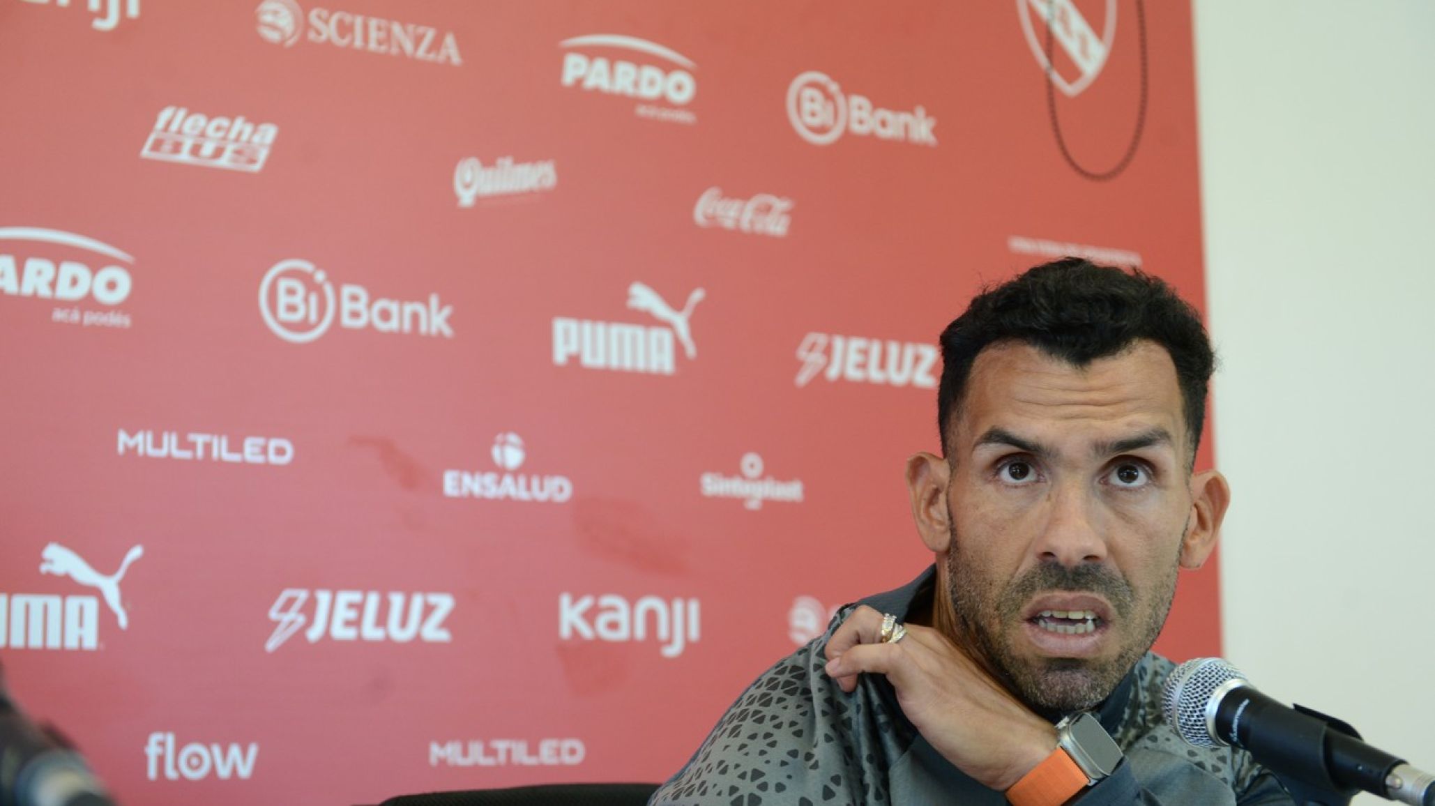 La AFA sancionó a Tevez por los comentarios contra Pablo Dóvalo