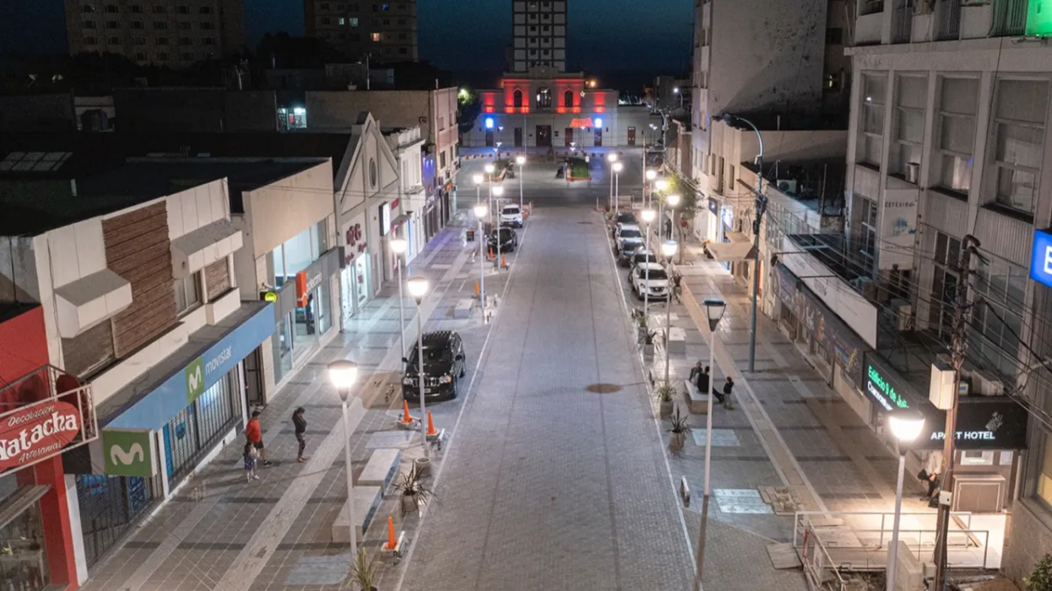 Quiso agredir a un policía, su amigo interfirió y le descubrieron bolsas con cocaína