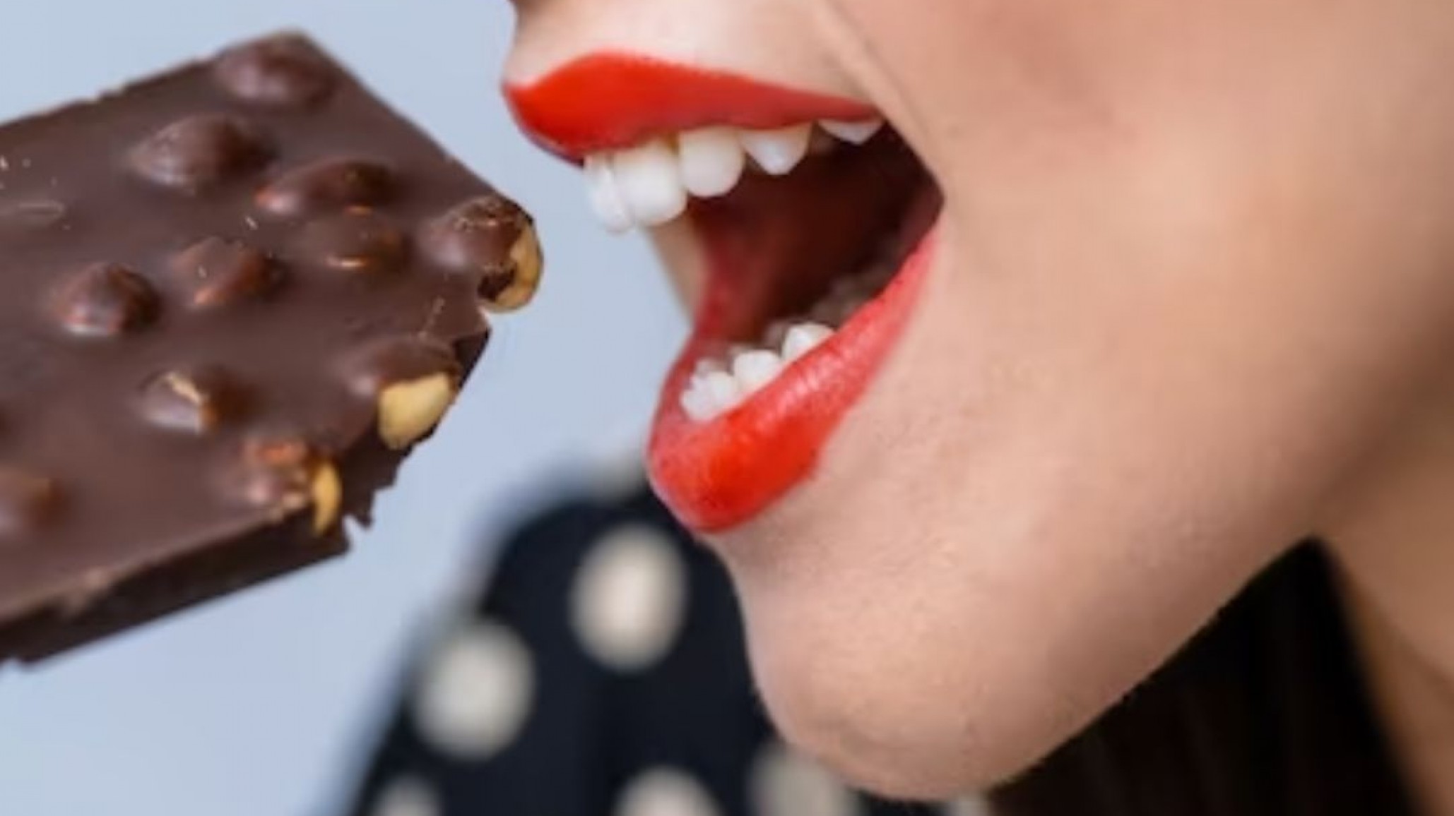 Una joven comió chocolates en el super, quiso llevar mercadería sin pagar y se peleó con la policía