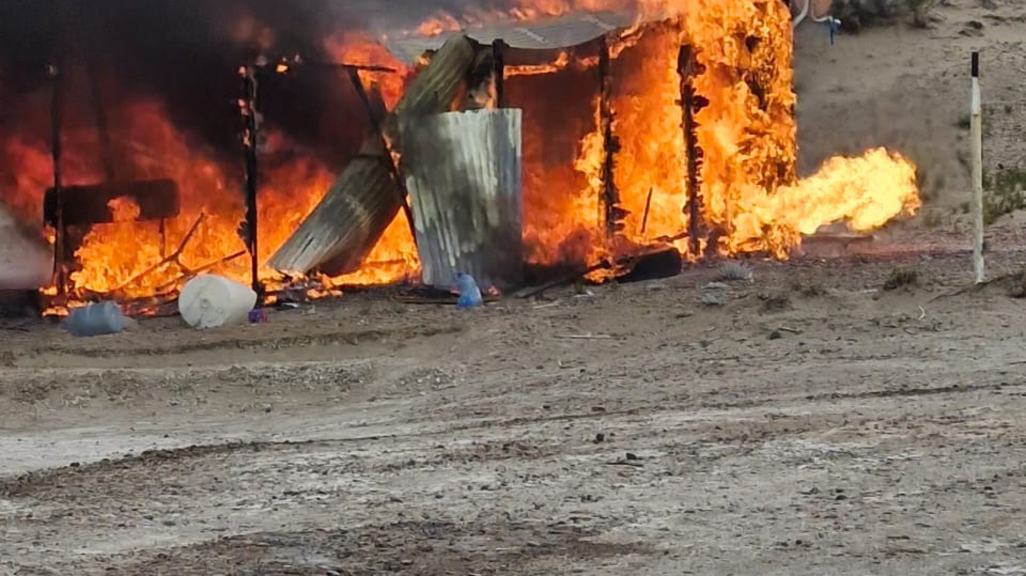 Piden ayuda urgente para la familia que perdió todo en un incendio