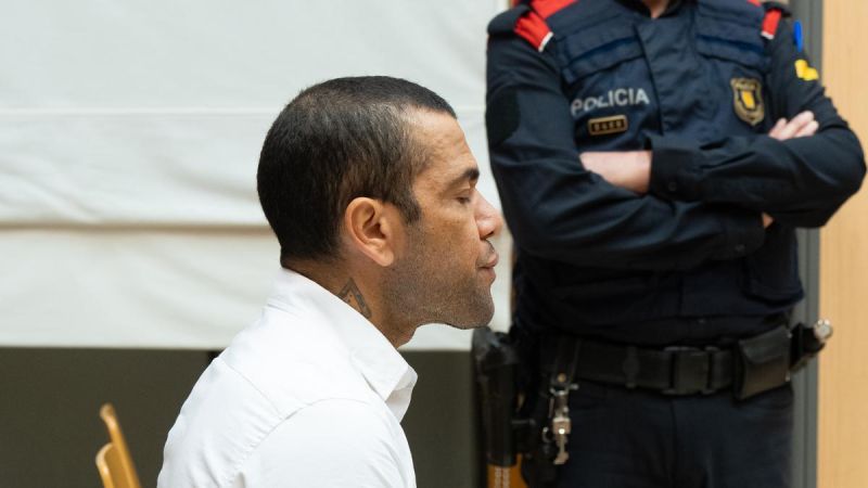 Dani Alves en libertad provisional tras pagar fianza de un millón de euros