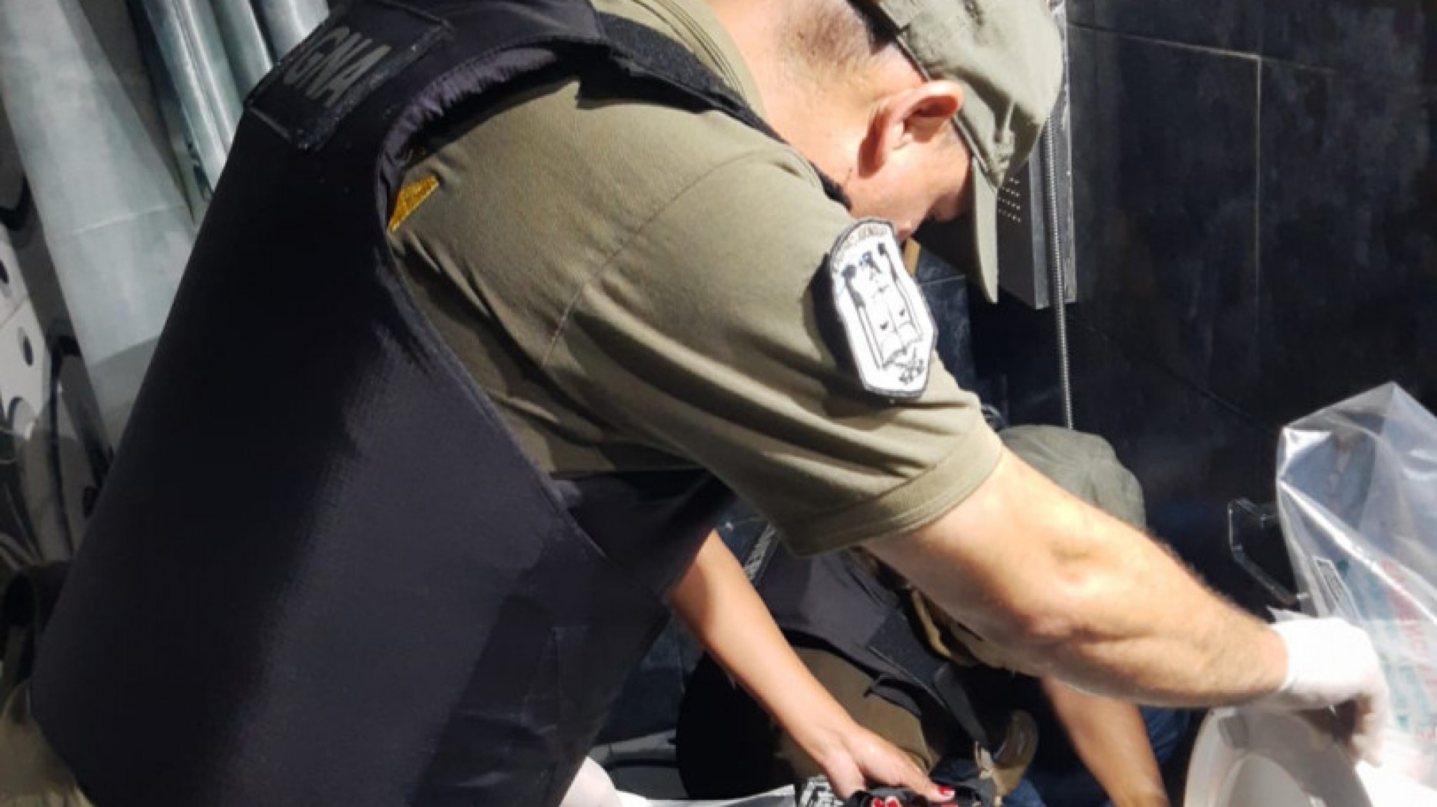 Revientan un búnker donde se comercializaba cocaína, detienen a dos peruanos y una argentina