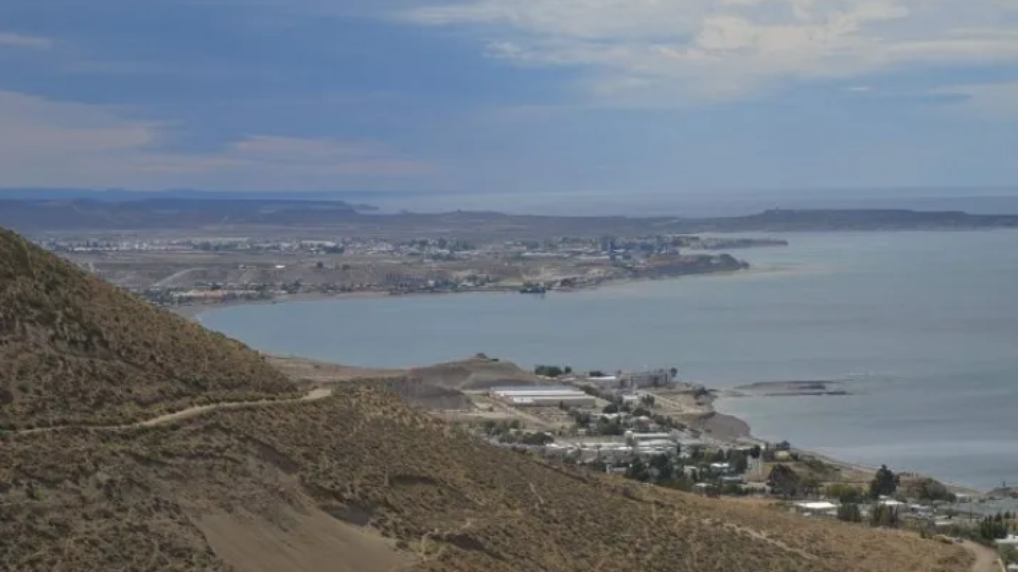Lunes fresco y con nubes en Comodoro: sin lluvias pero con ráfagas intensas