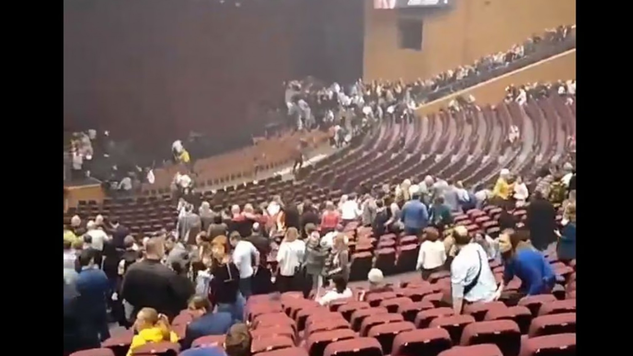 Moscú: tiroteo y explosión en una sala de concierto causa la muerte de al menos 40 personas