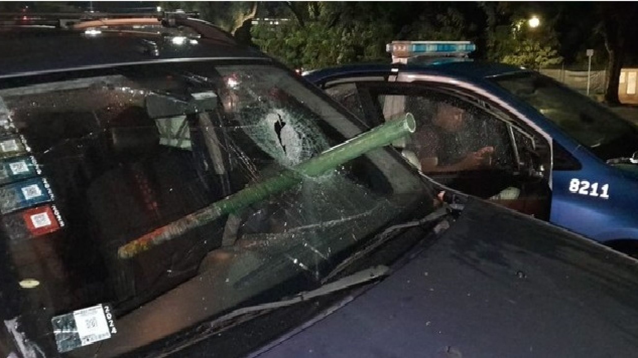 Detenido por arrojar un caño que atravesó el parabrisas de un auto