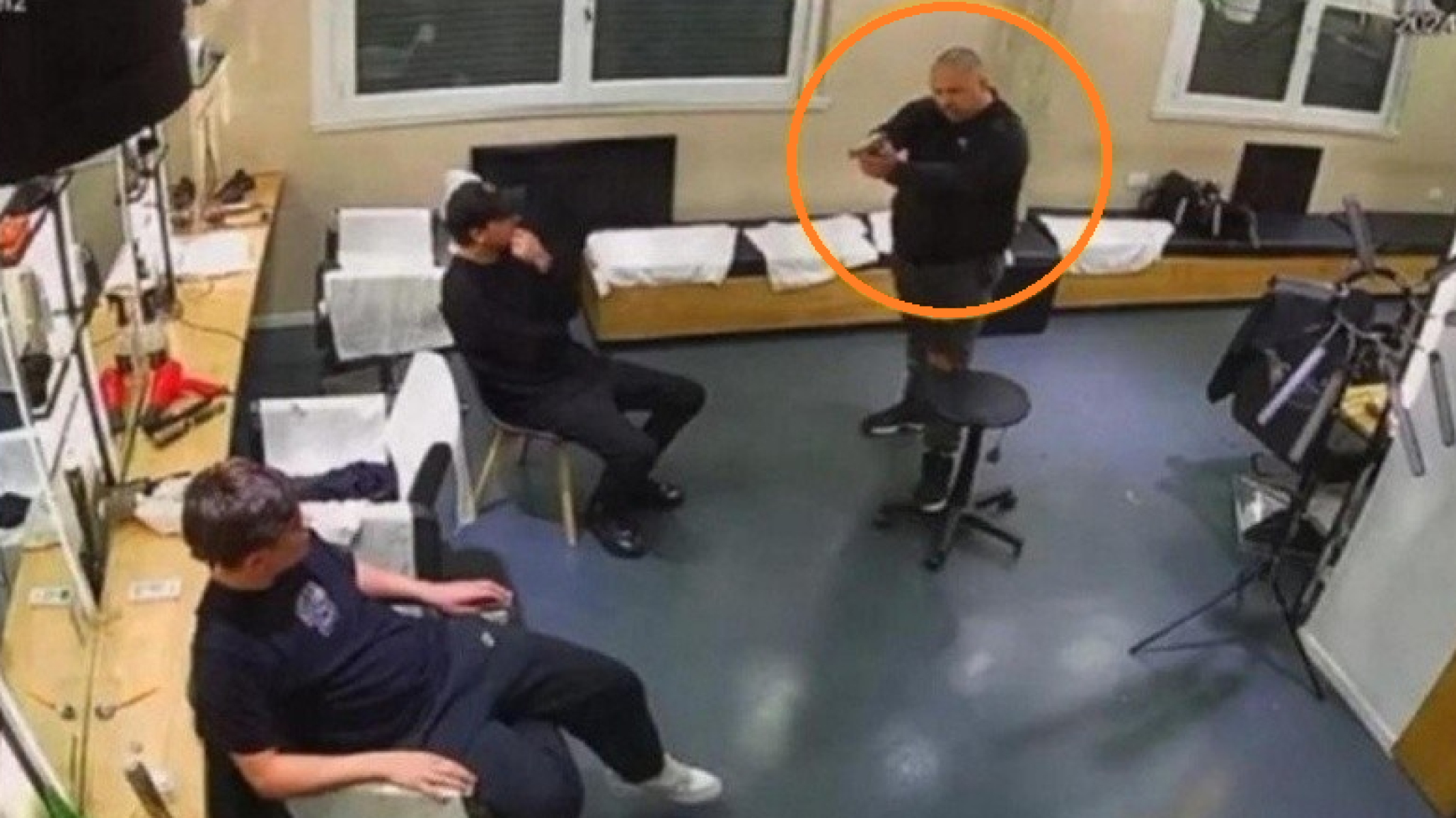Asesinato en la peluquería: hay nuevos videos de la huida del homicida