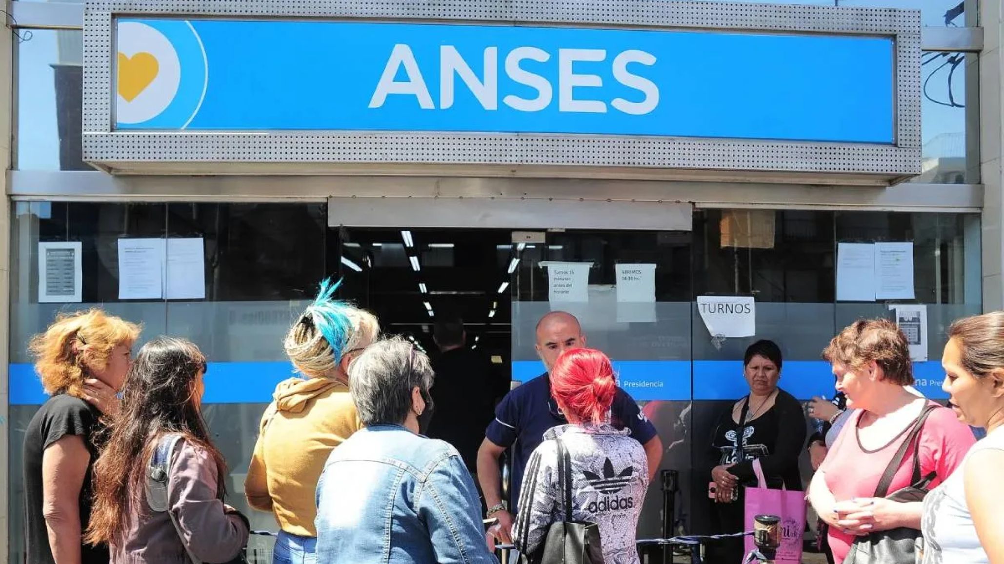 ANSES anunció que las jubilaciones y pensiones de abril se pagarán en dos partes