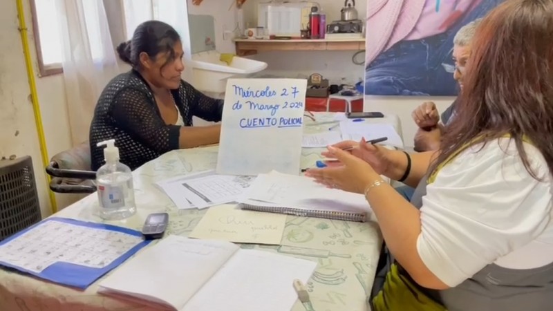 La biblioteca Jaime de Nevares abre sus puertas para adultos que desean terminar sus estudios primarios