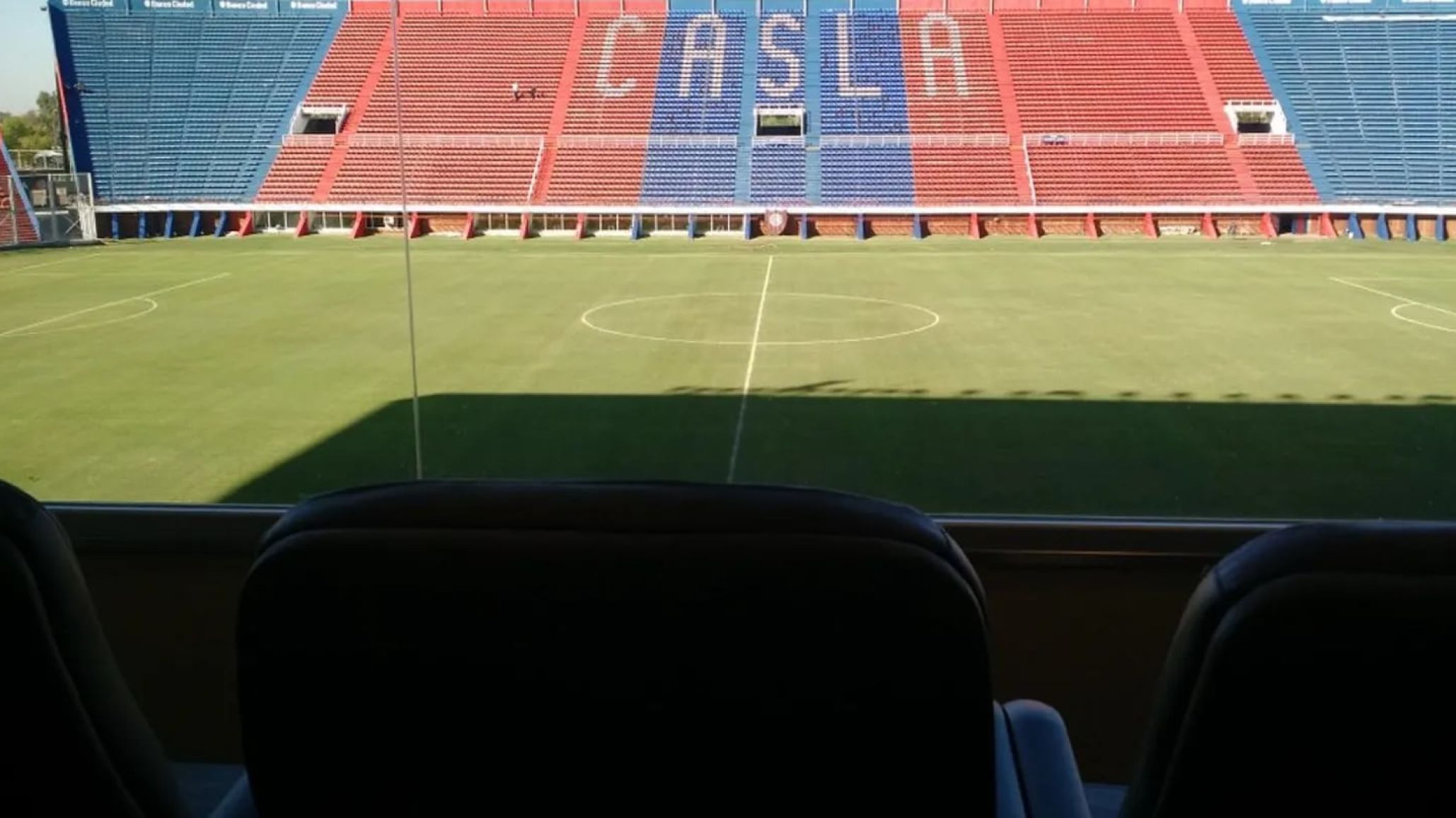 Pol閙ica en San Lorenzo: Socios de palcos deber醤 abonar $125.000 mensuales por expensas