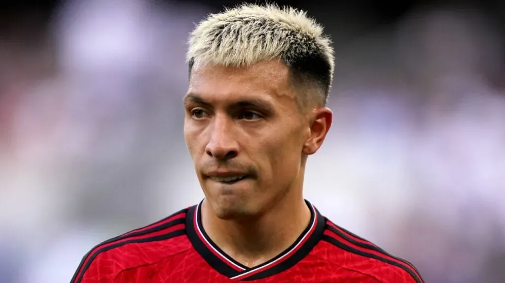 Lisandro Martínez sufrió un desgarro