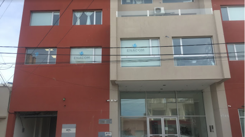 Enacom: trabajadores reclaman despidos por whatsapp y bloqueos