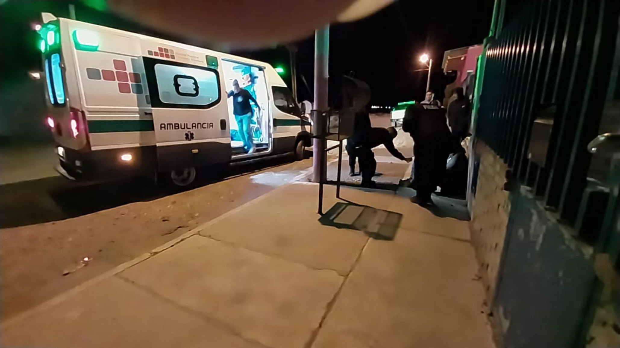 Lo apuñaló un familiar y fue trasladado al hospital