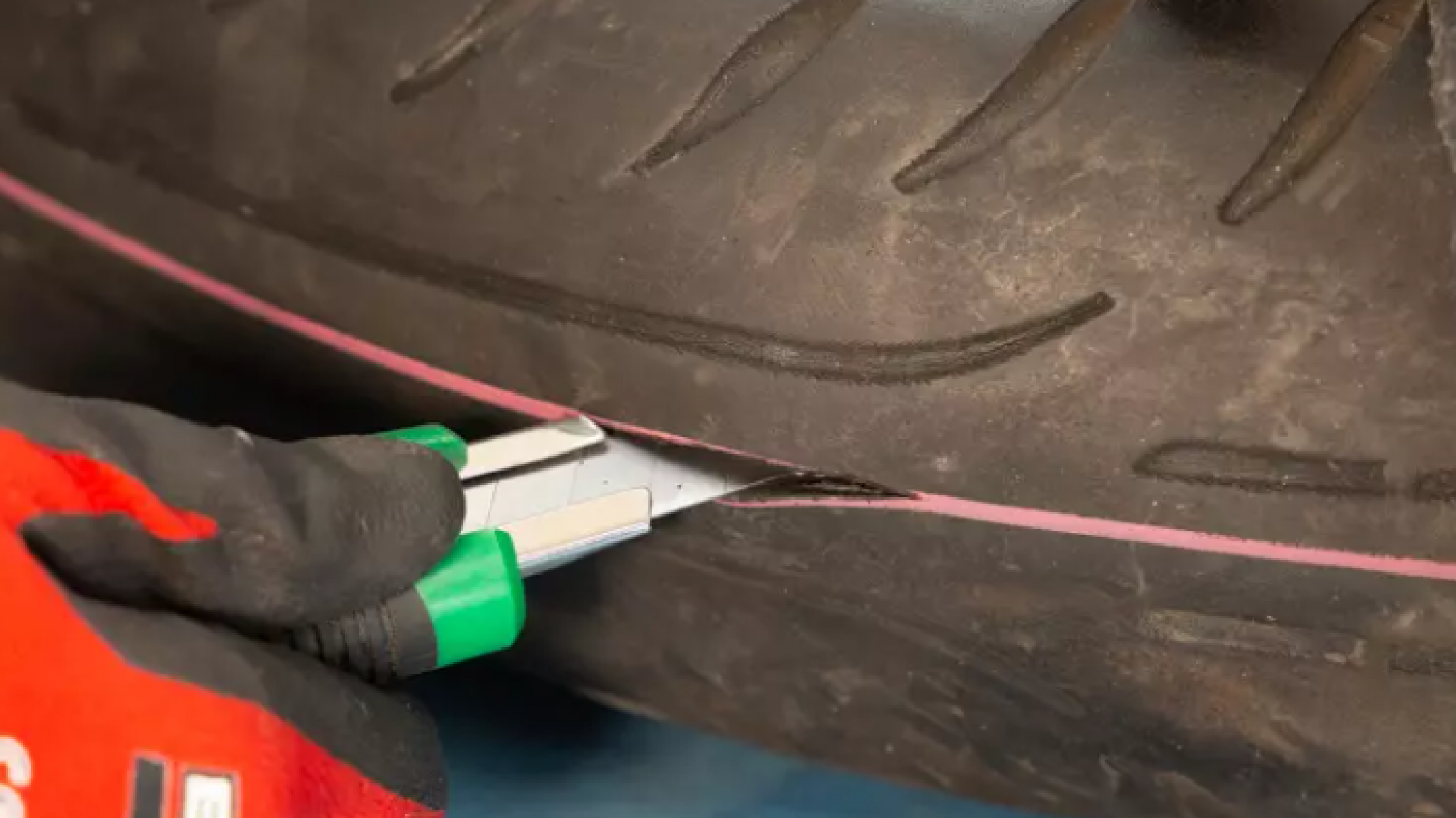 Un hombre despechado cortó las cubiertas del auto de su ex pareja y quedó preso