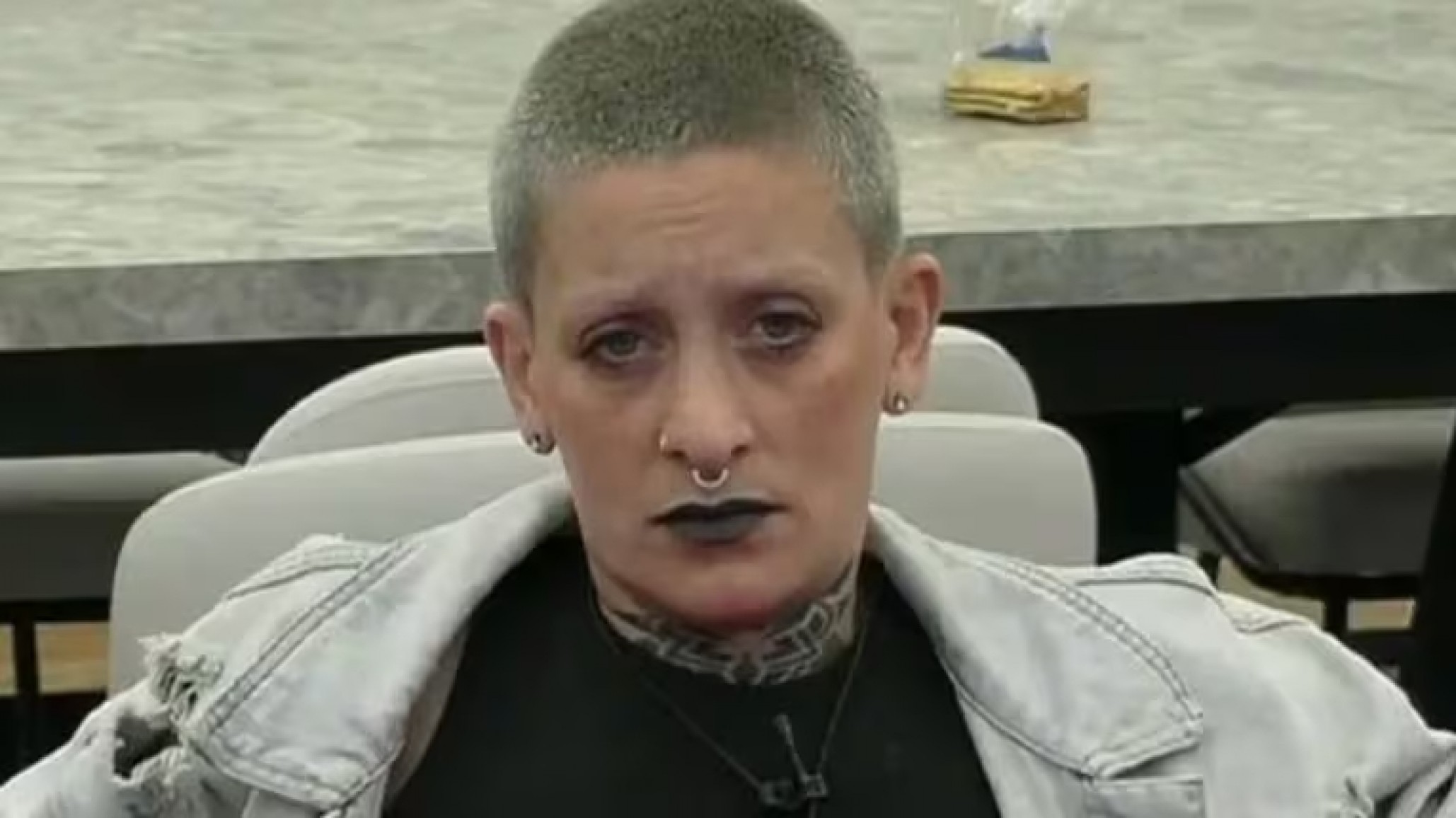 Furia enojada por la falta de comida: "Yo me recontra cag... de hambre..."