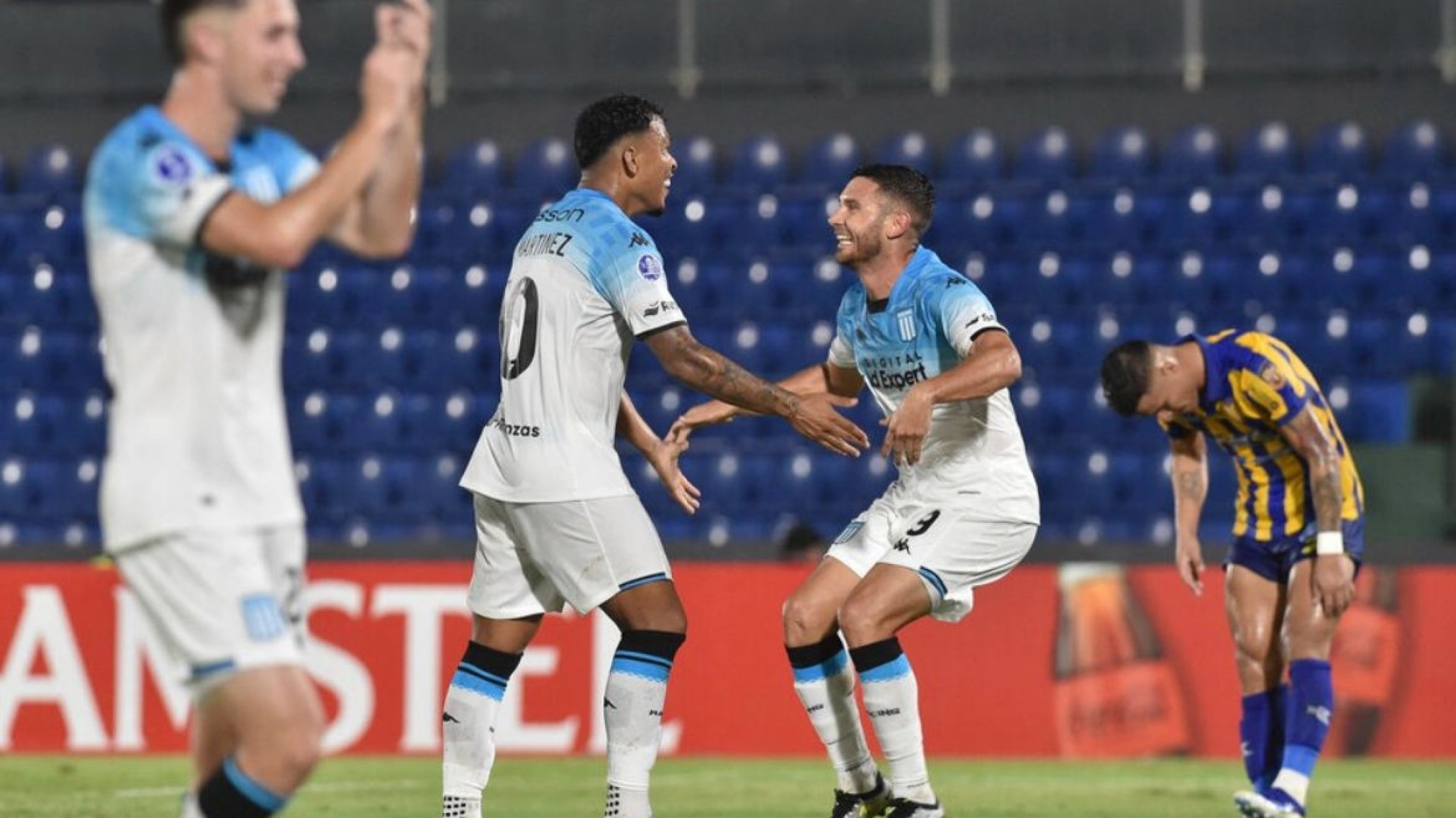 Copa Sudamericana: Racing derrotó 2-0 a Sportivo Luqueño