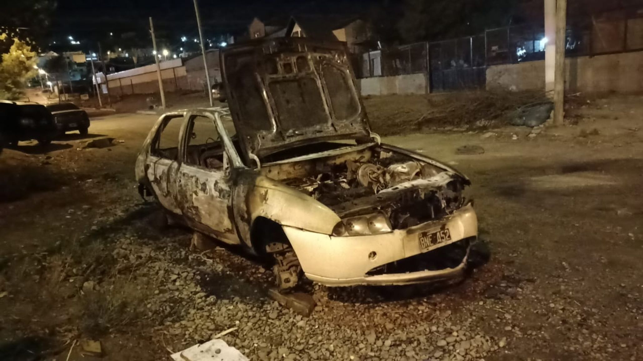 Comodoro: le incendiaron el auto en la madrugada