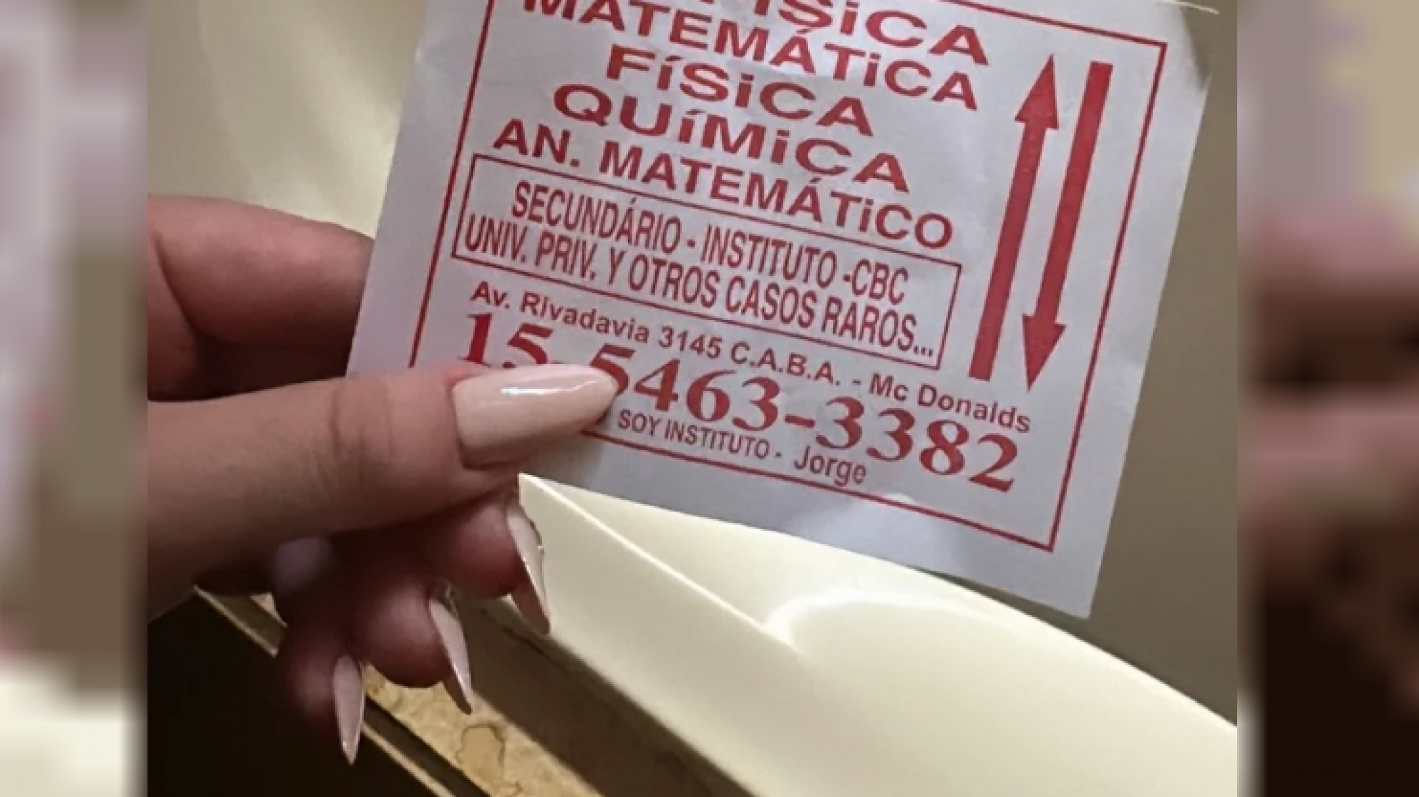 La inspiradora historia del 'Profe Jorge': un jubilado de 76 años que enseña matemáticas y física en McDonald's para llegar a fin de mes