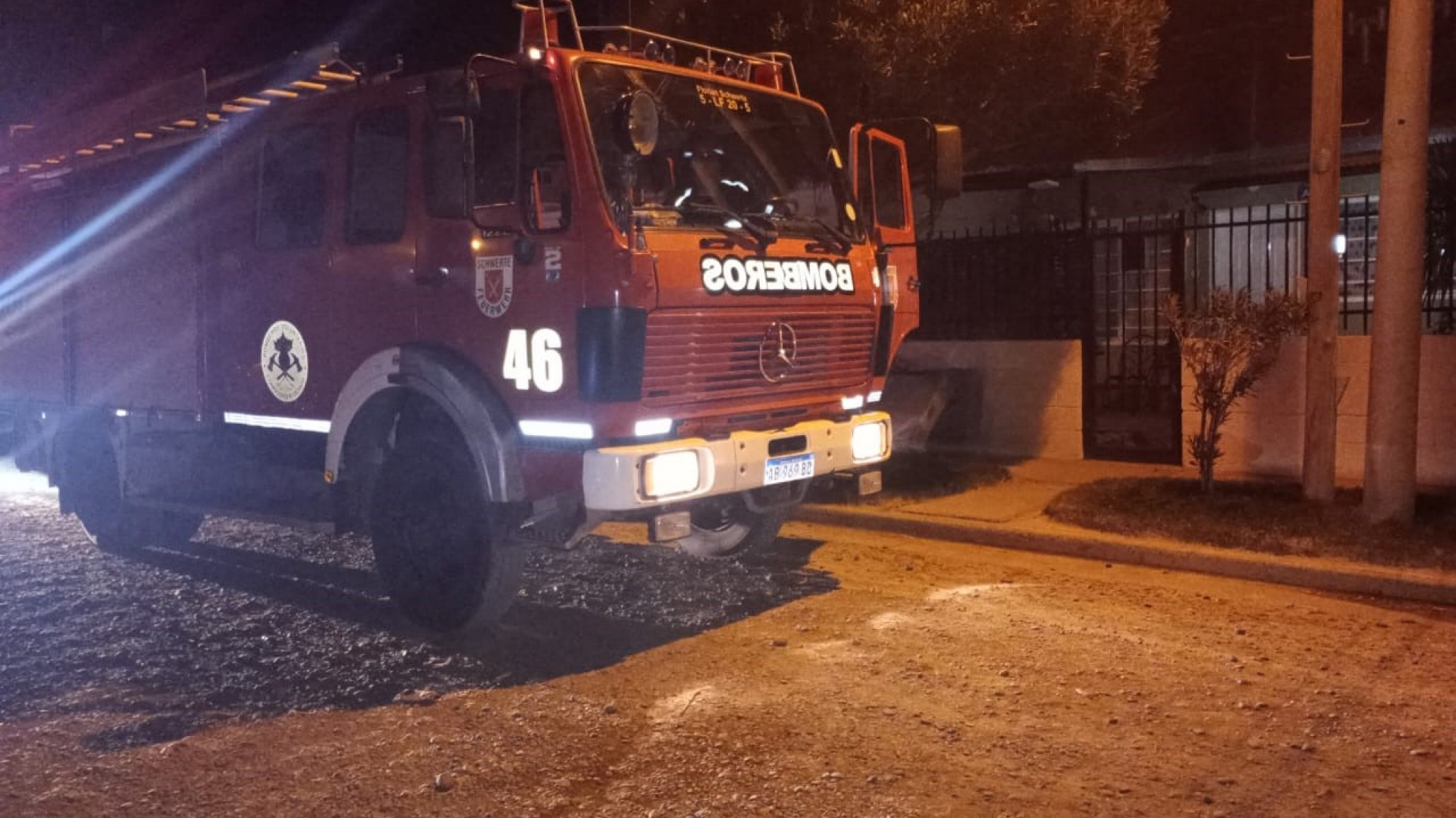 Una vela cayó en el sommier y provocó un incendio en una vivienda del barrio Palazzo