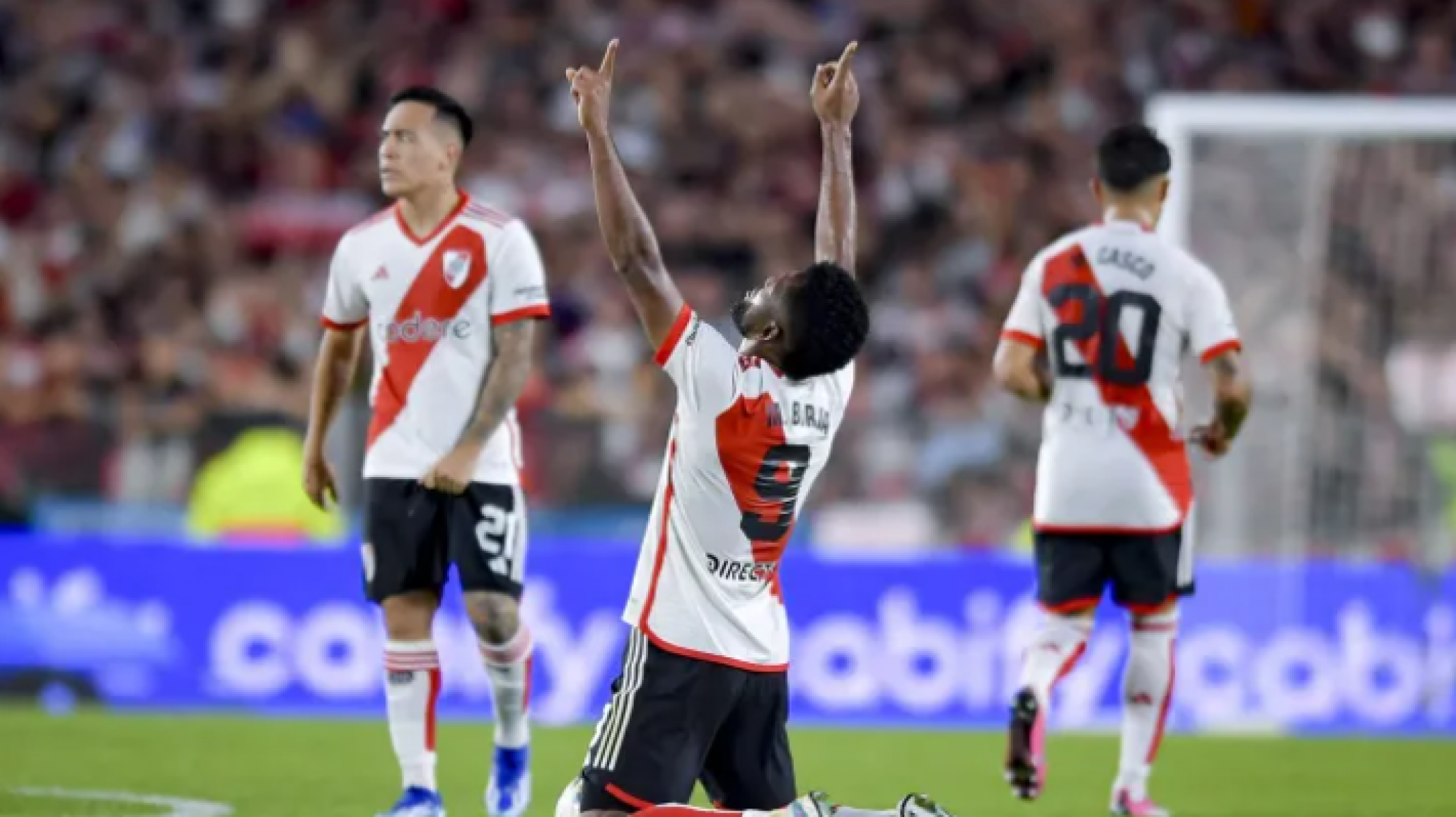 River venció a Rosario Central con doblete de Borja