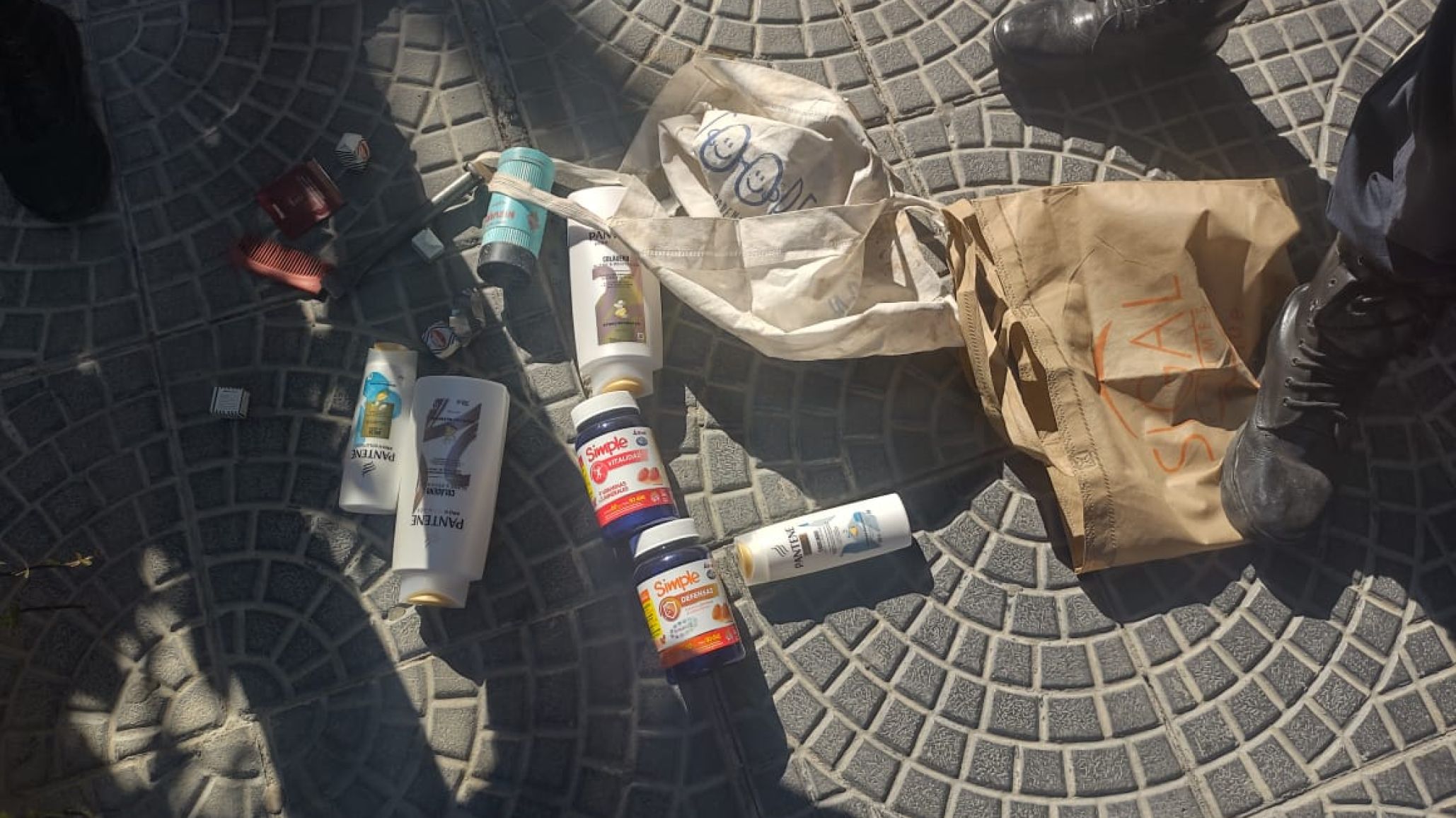 Intentaron robar shampoo y acondicionador de una farmacia en Km. 3