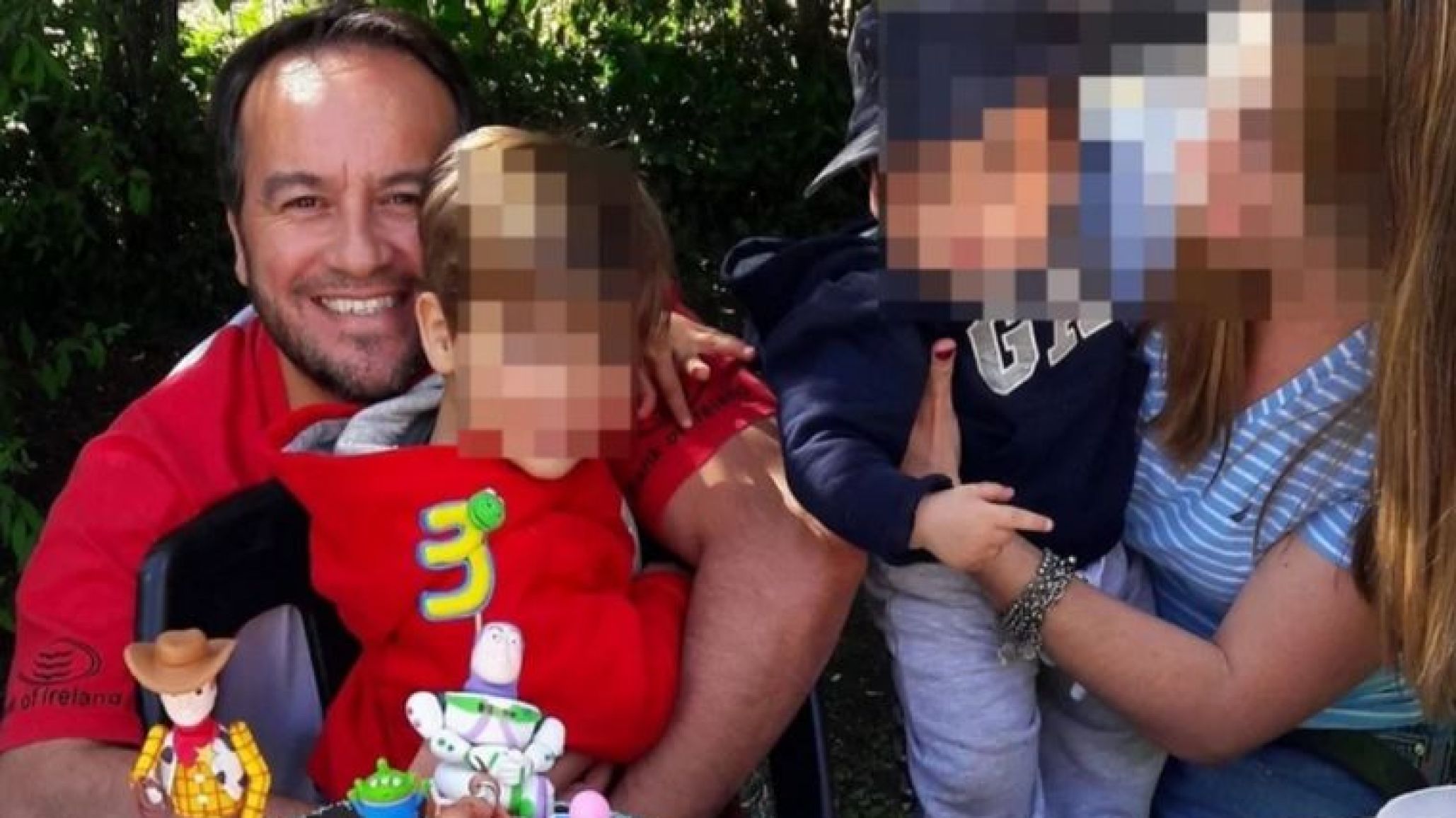 Dos menores asesinaron a un hombre a balazos frente a su hijo