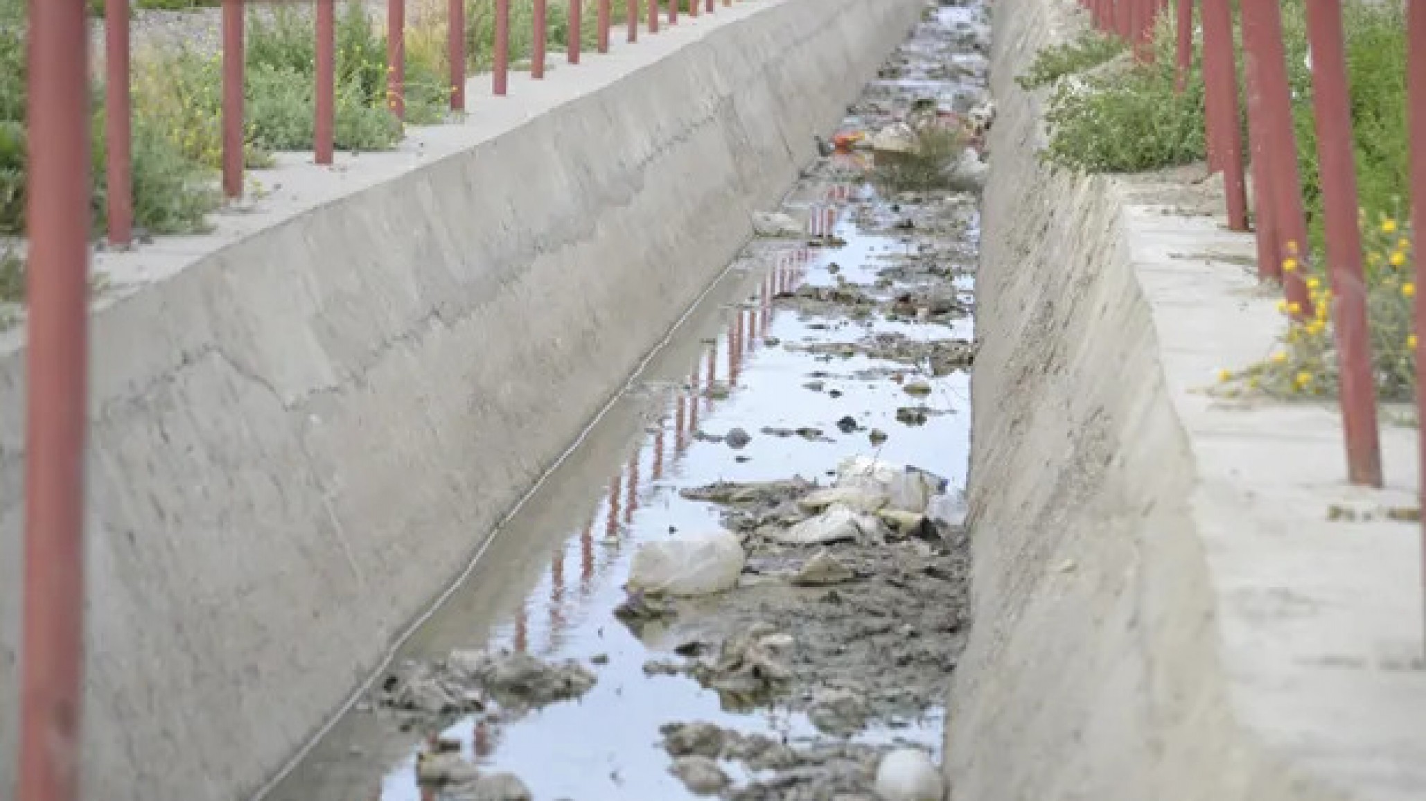 Vecinos del barrio Standard Norte reclaman por la finalización de obras pluviales y de espacios verdes