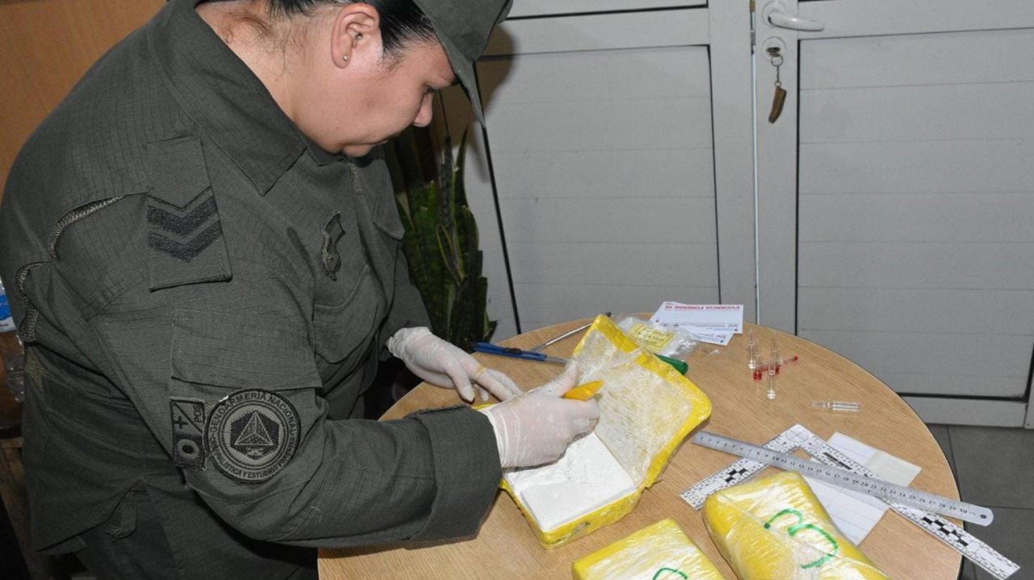 Detuvieron a un pasajero de colectivo que viajaba con más de 3 kilos de cocaína en la mochila