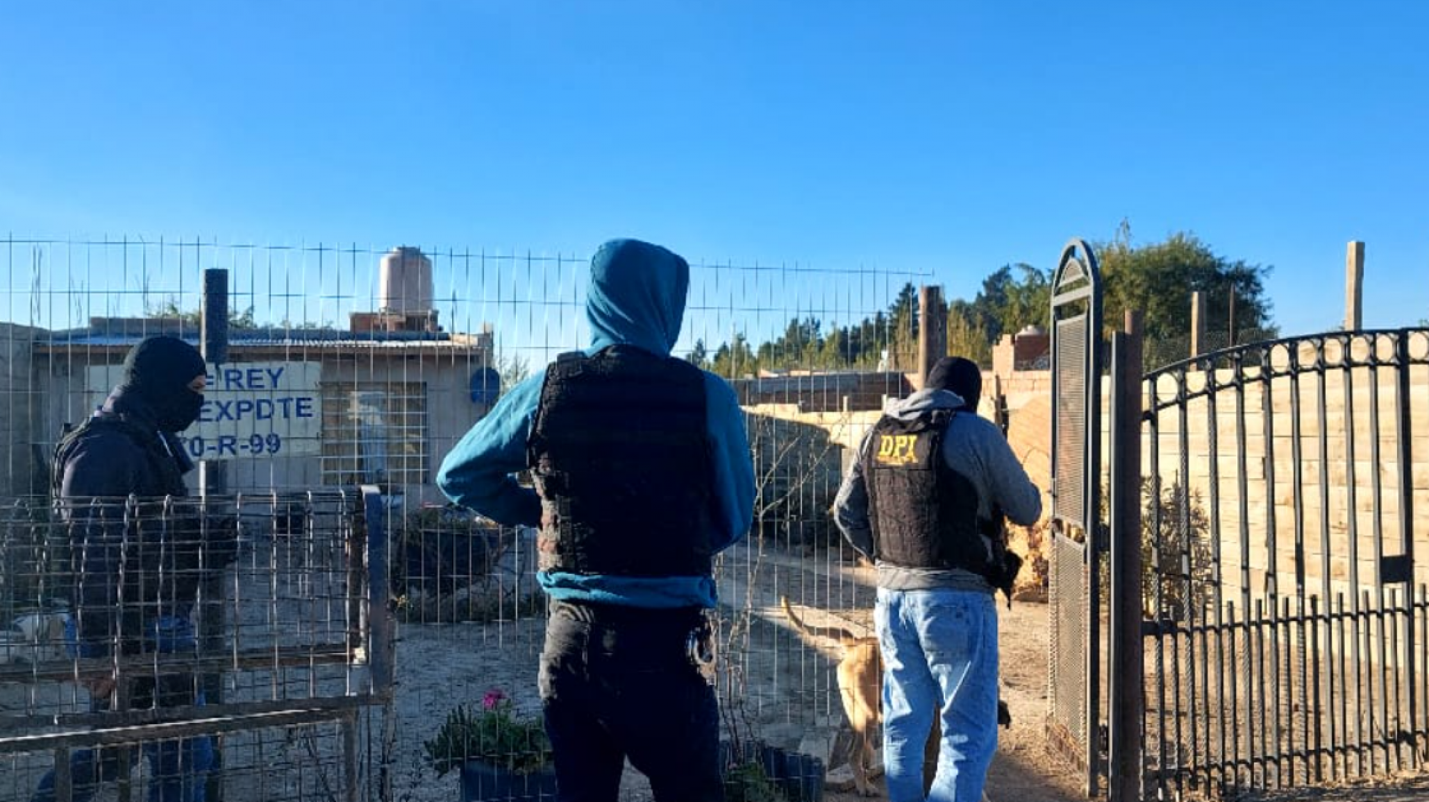 Allanamiento por banda que robó en una empresa: detuvieron a un joven con pedido de captura