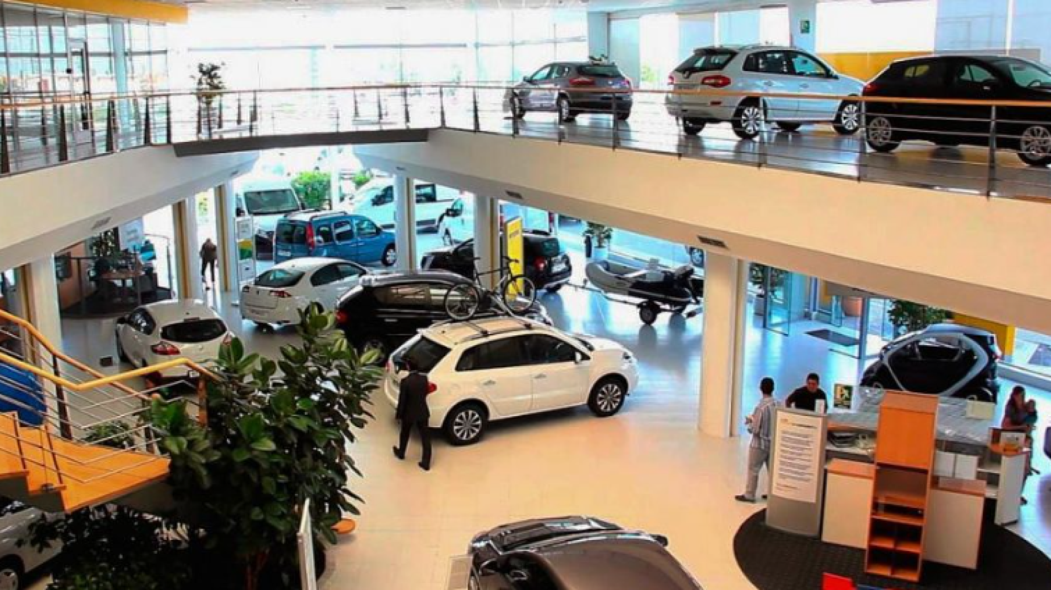 Una concesionaria deberá devolver las cuotas del auto a una cliente por aumentarle un 420%
