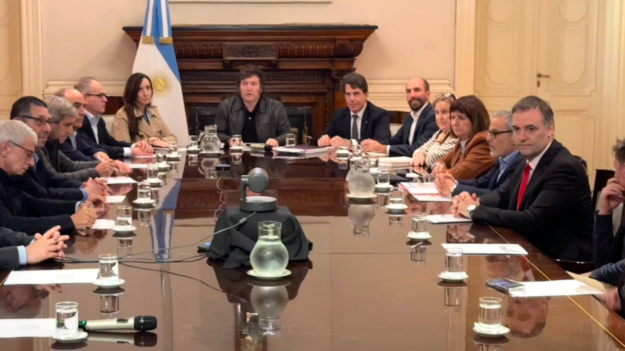 Milei se reunió con el comité de crisis y el embajador de Israel en Casa Rosada