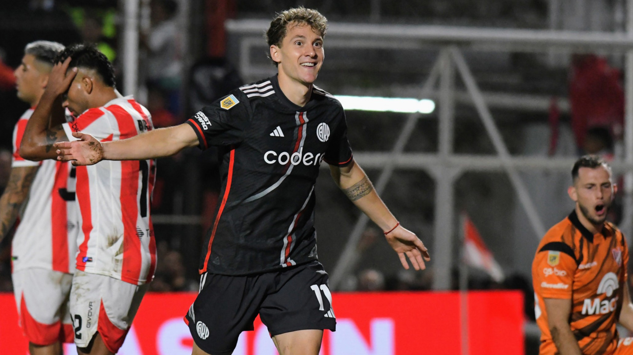 River se lo dio vuelta a Instituto con hat-trick de Colidio