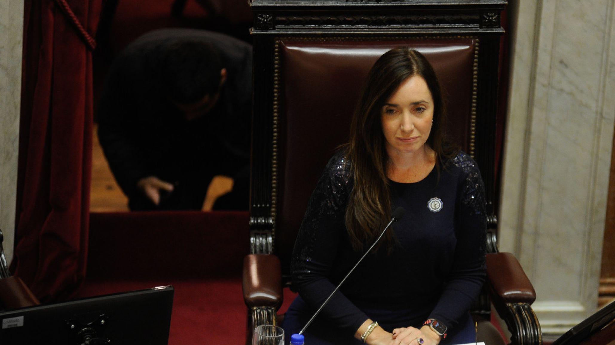 A mano alzada, senadores votaron el aumento de sus sueldos