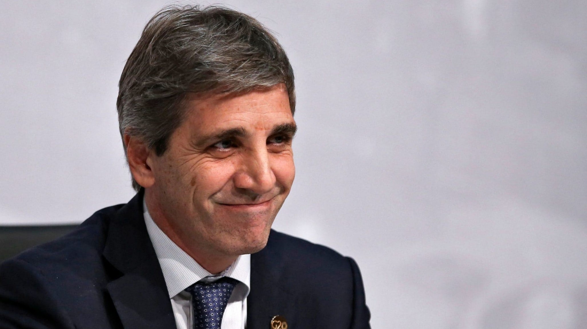 Luis Caputo rechazó el aumento de sueldos a senadores: "El nivel de desconexión con la gente es total..."