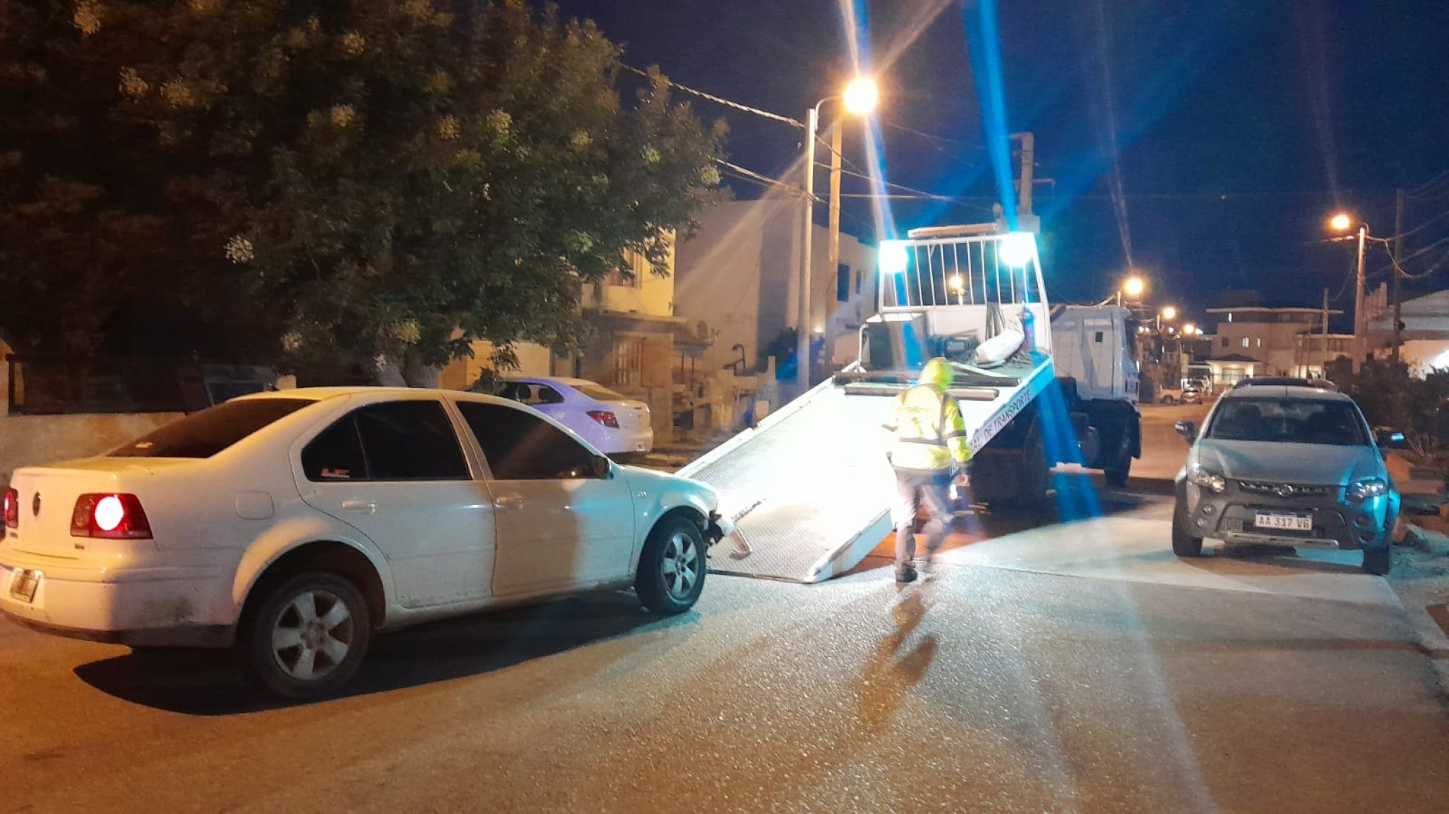 Conducía ebrio, evadió un control y tras una persecución lograron detenerlo