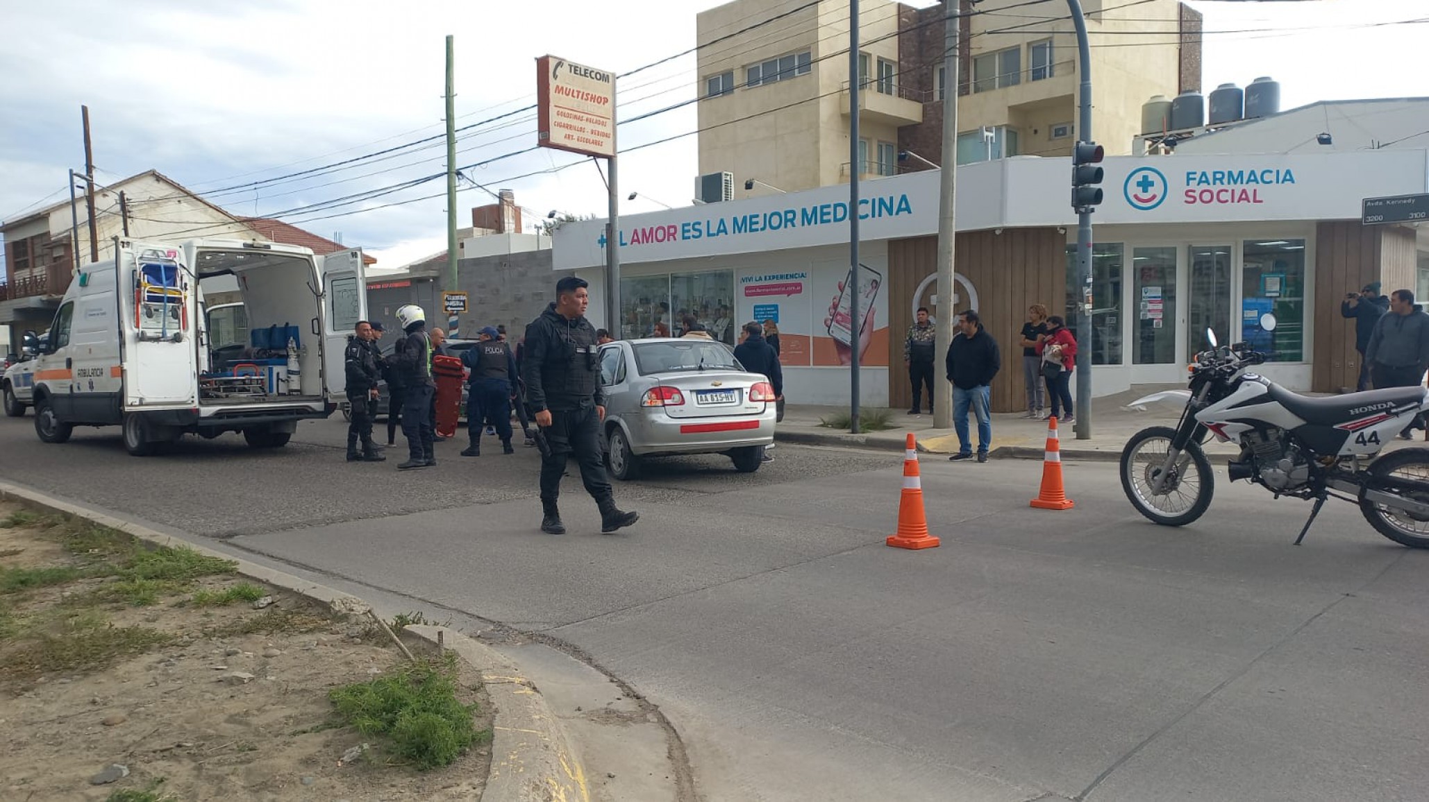 Una mujer fue embestida por un remis en el barrio Juan XXIII