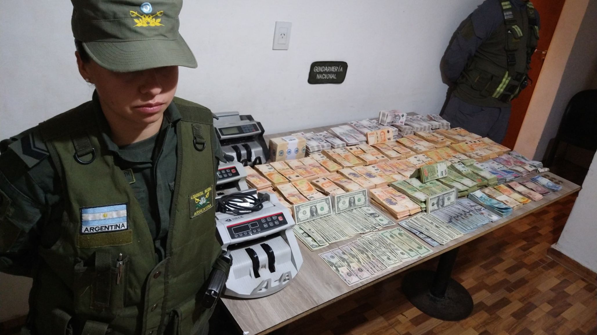 Incautaron una importante suma de dinero en moneda nacional y extranjera en una causa por lavado de dinero
