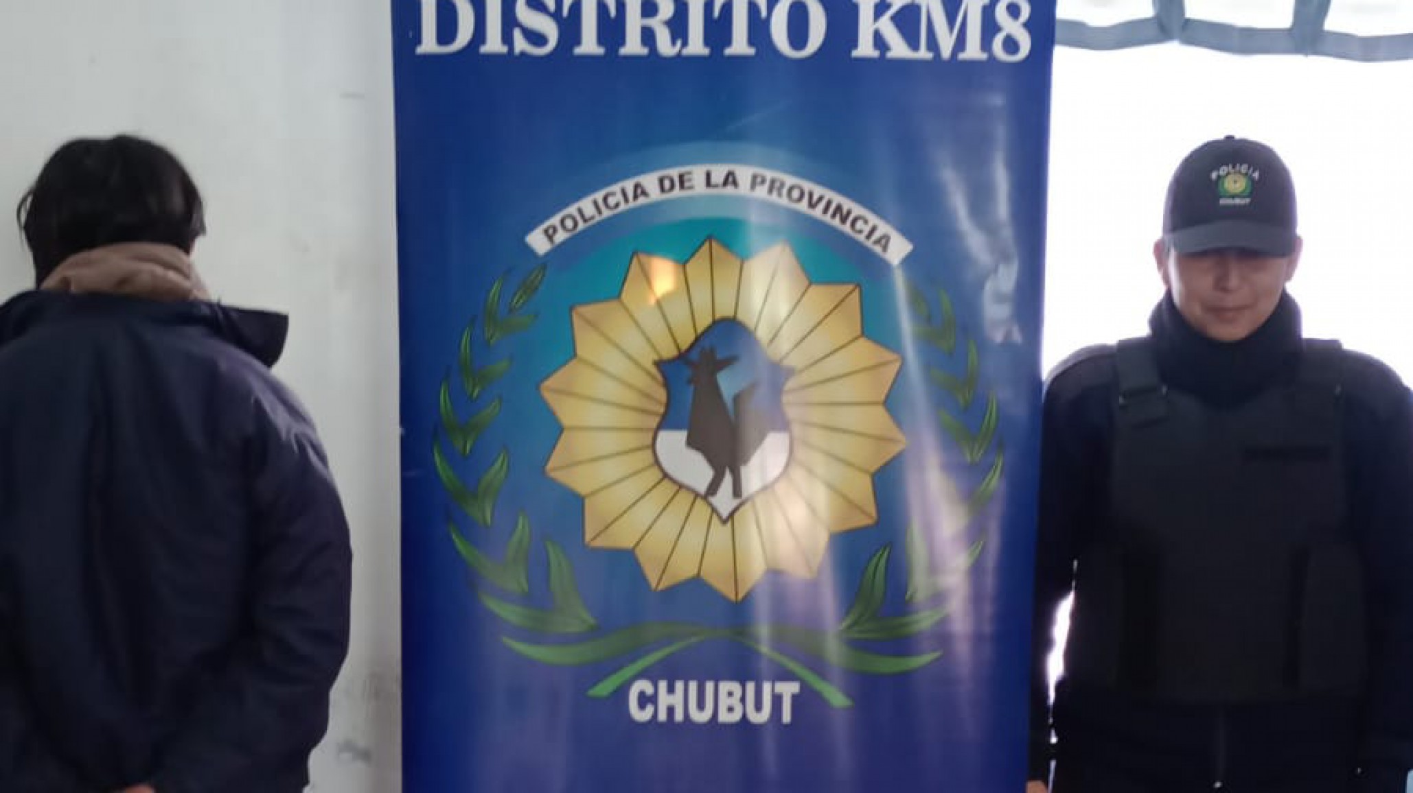 Lo sorprendieron robando un licor de un supermercado