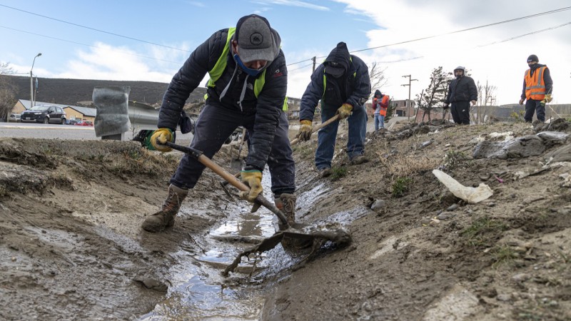 Intensificaron la limpieza de pluviales ante el pronóstico de fuertes lluvias