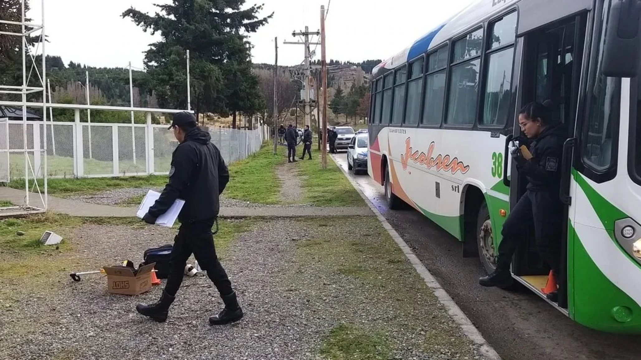 Esquel: Apuñaló a un joven en un colectivo y lo condenaron a tres años de prisión