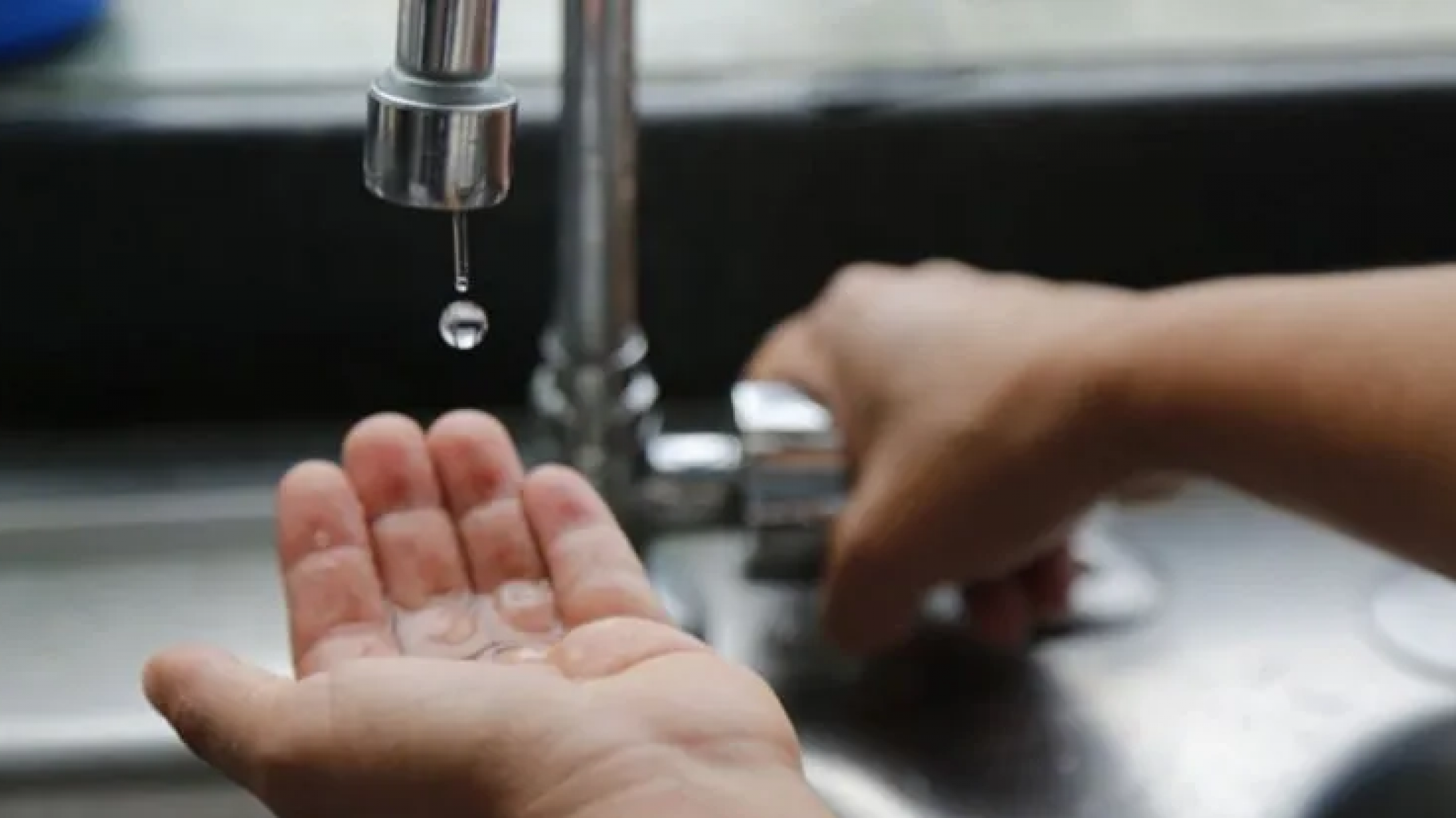 Se corta el agua en Comodoro por una falla eléctrica en el acueducto