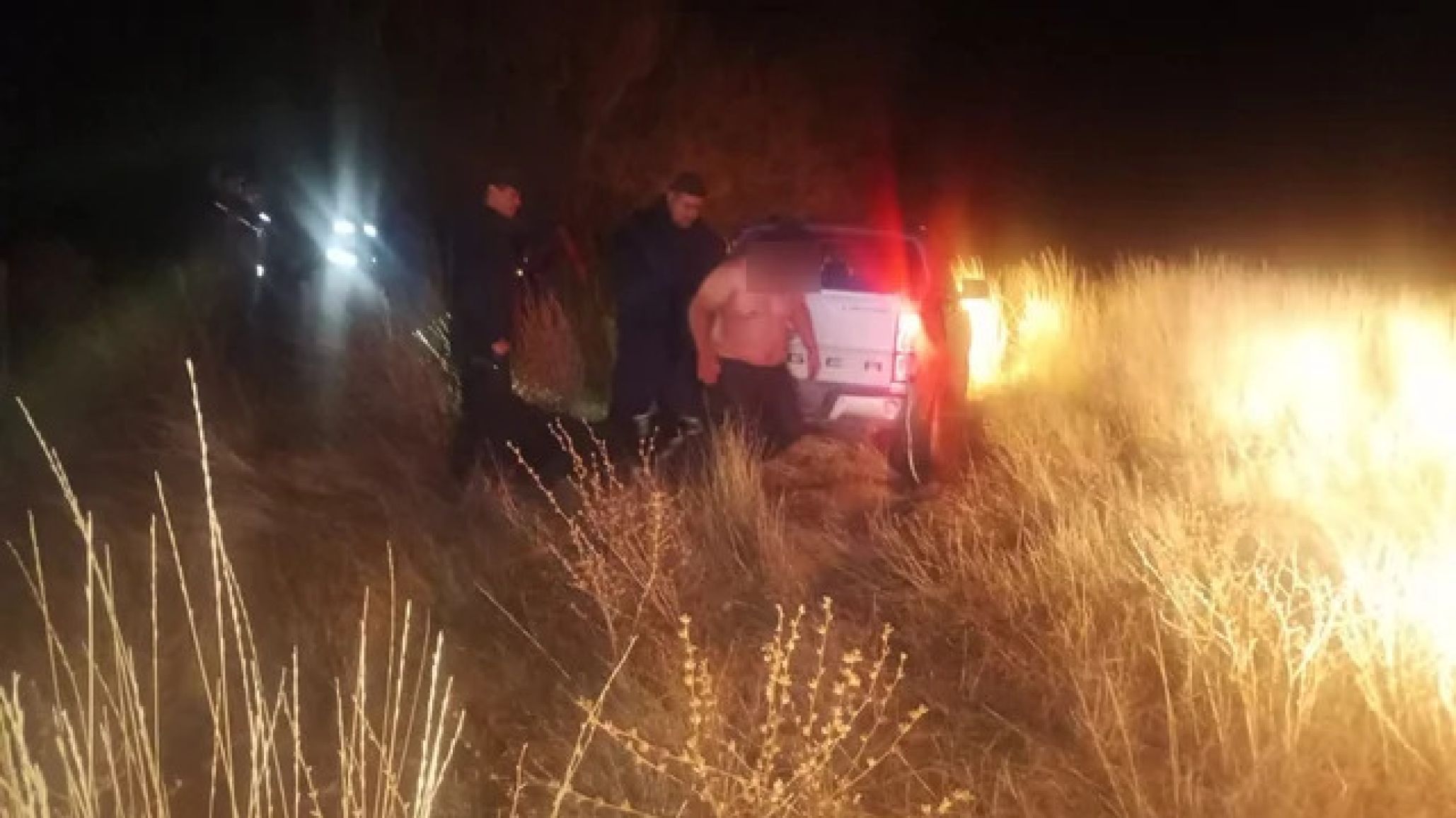 Se cayó al río mientras tomaba con su hermano