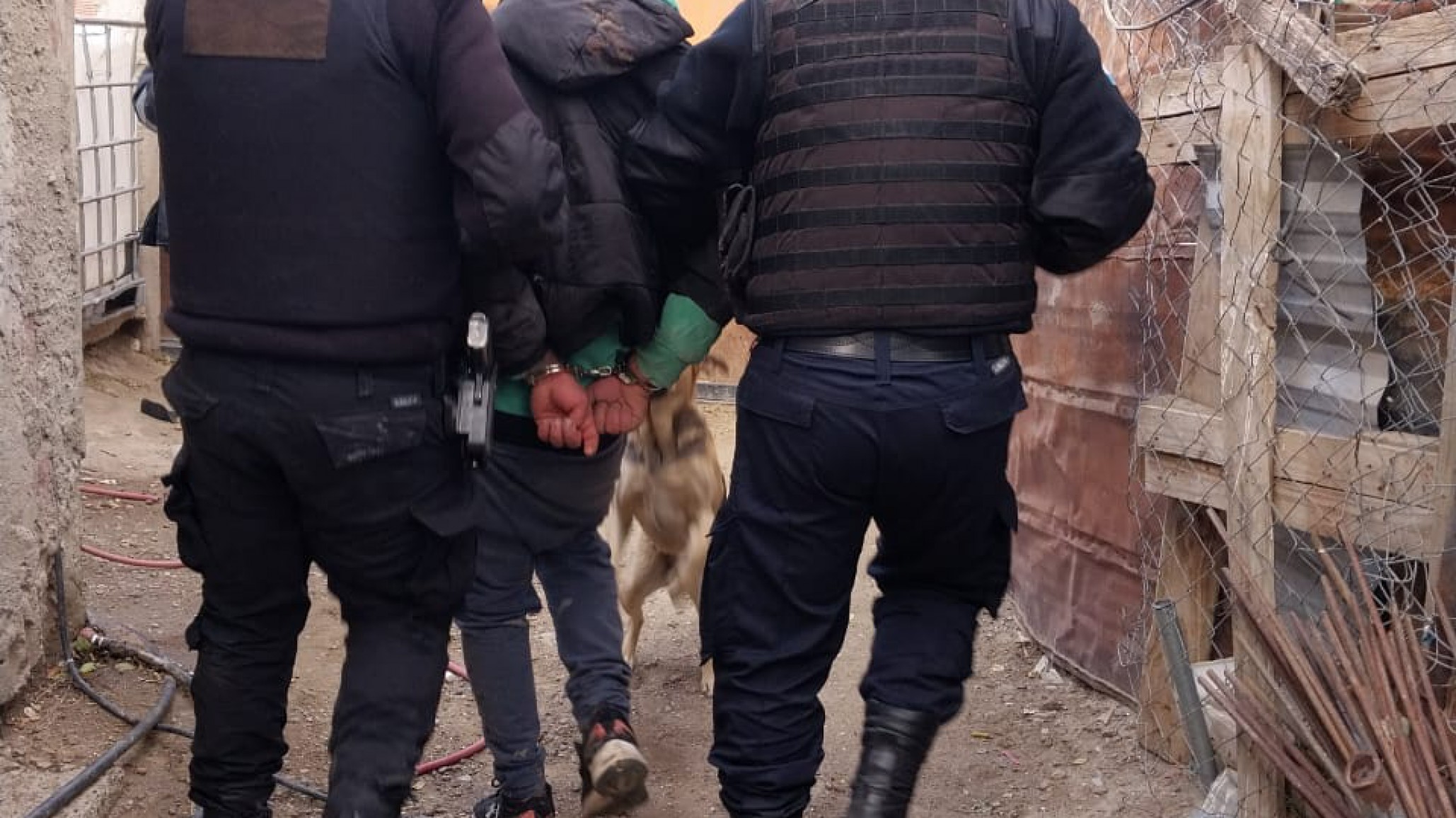 Ladrón ingresó a una casa para robar ropa, se quiso dar a la fuga, pero fue detenido