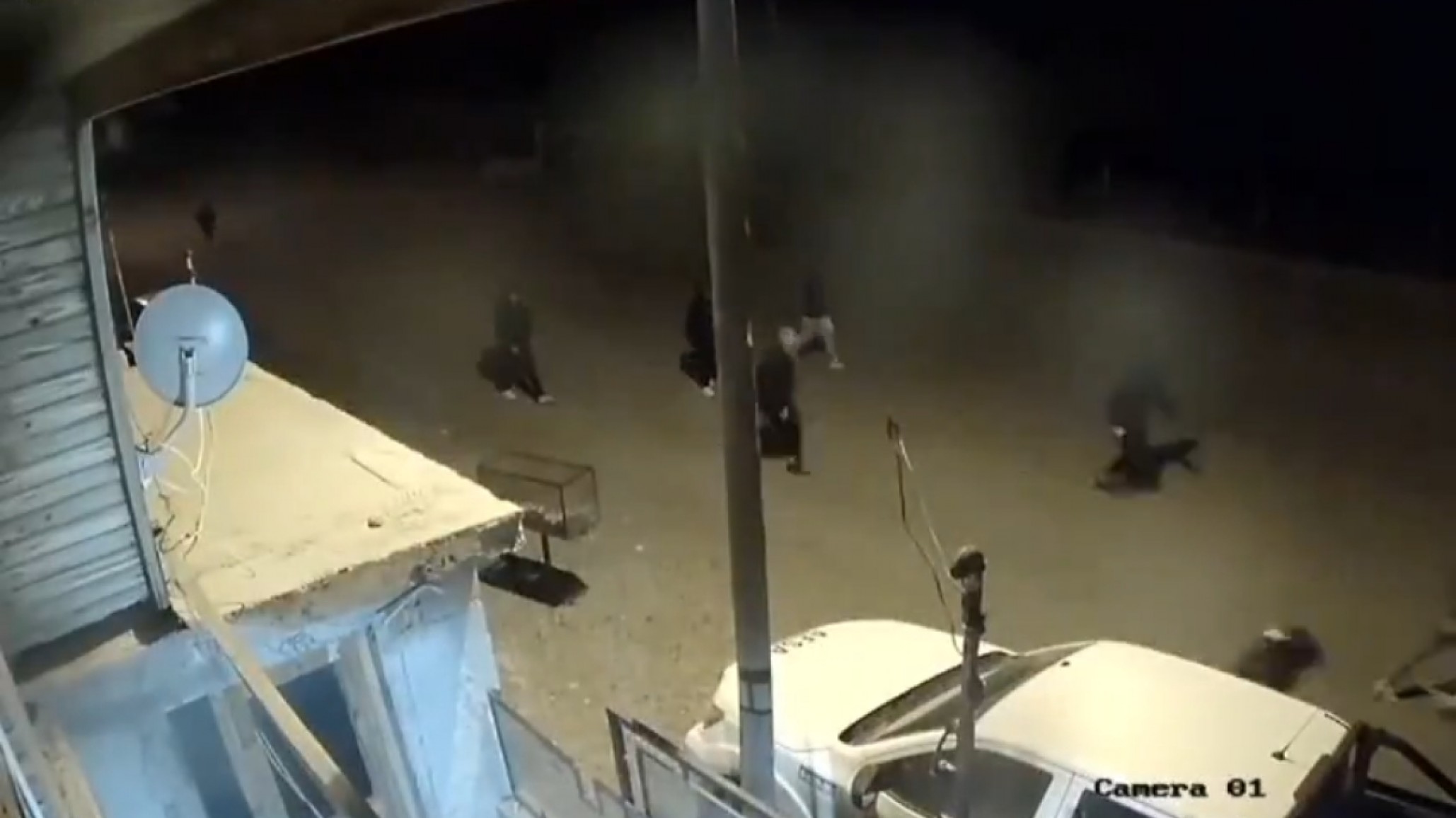 Jóvenes causaron destrozos en el barrio Malvinas: violentaron vehículos y escaparon