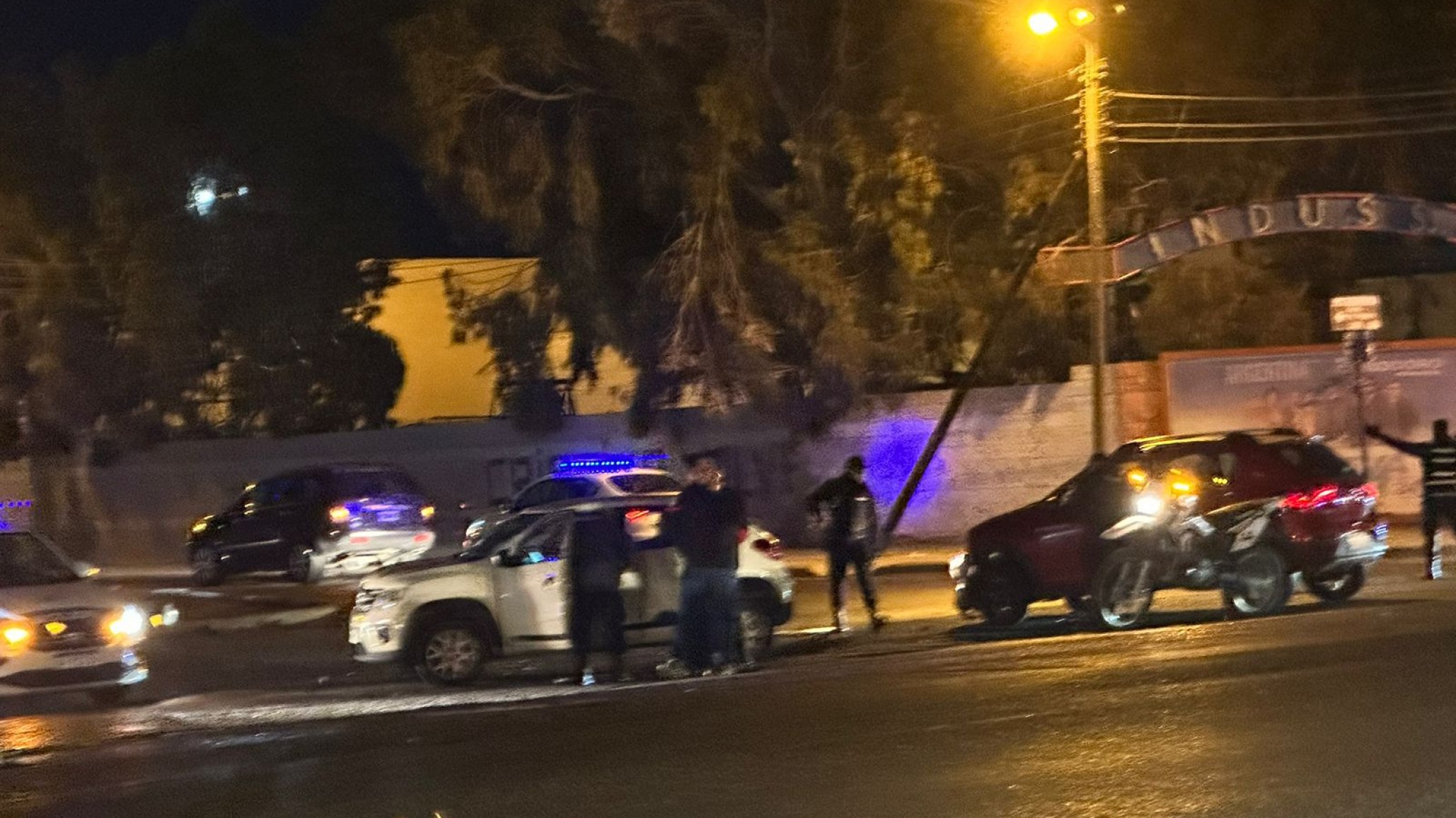 Hubo un choque en plena Avenida y los conductores tuvieron que ser asistidos